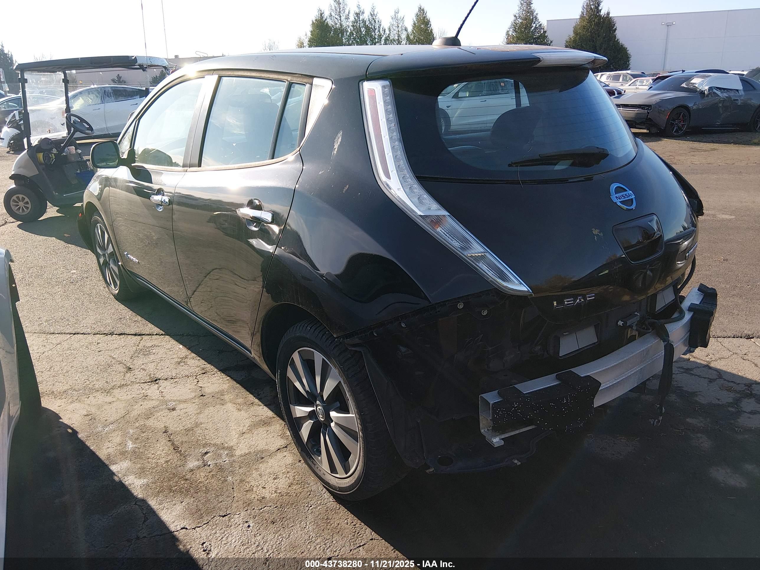 NISSAN LEAF image 3