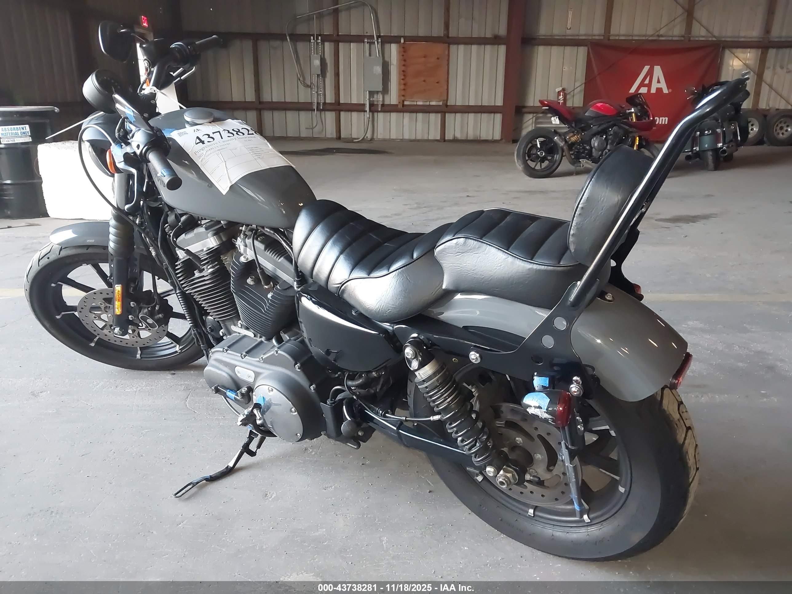 HARLEY-DAVIDSON XL883 image 3