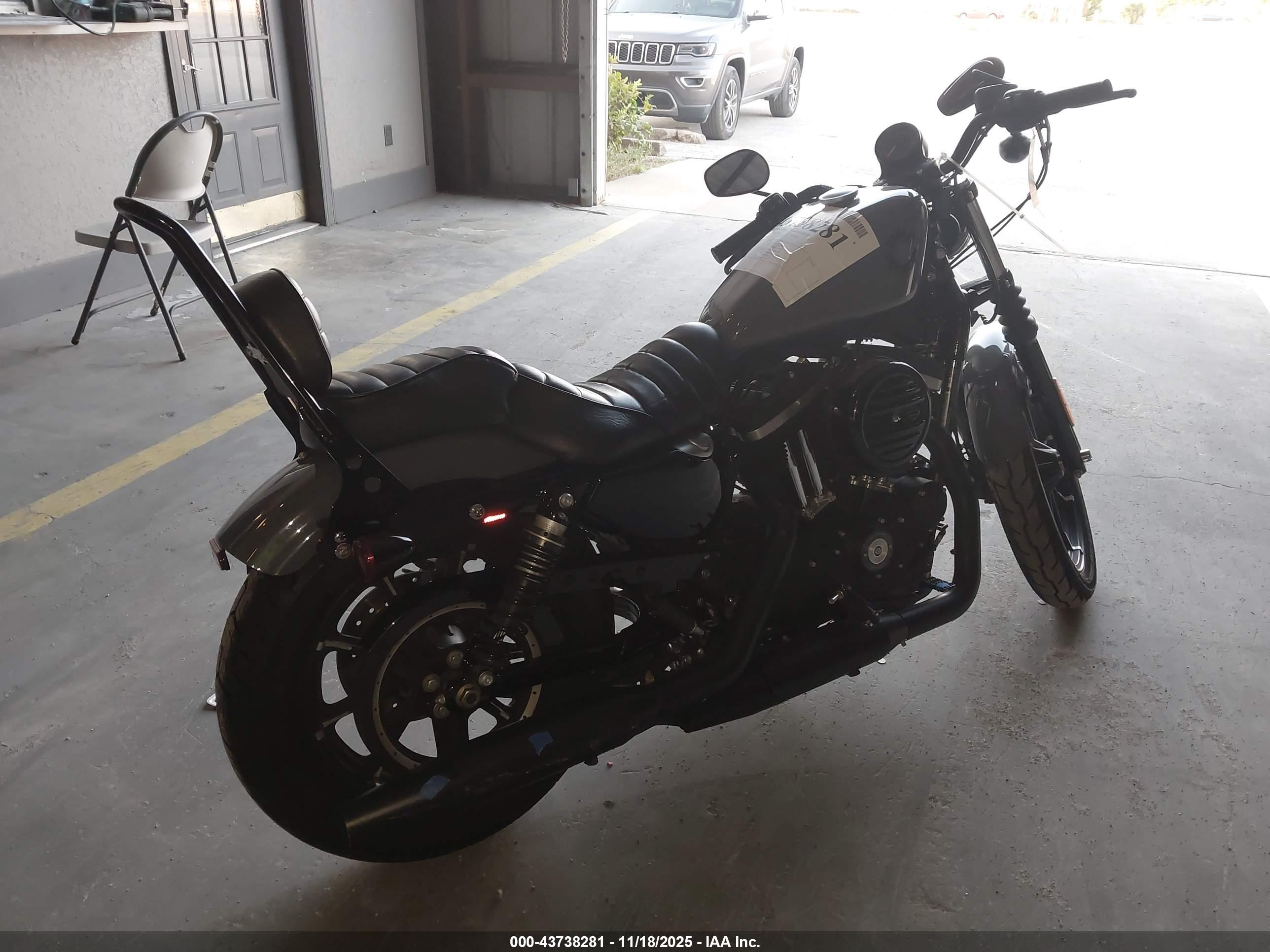 HARLEY-DAVIDSON XL883 image 4