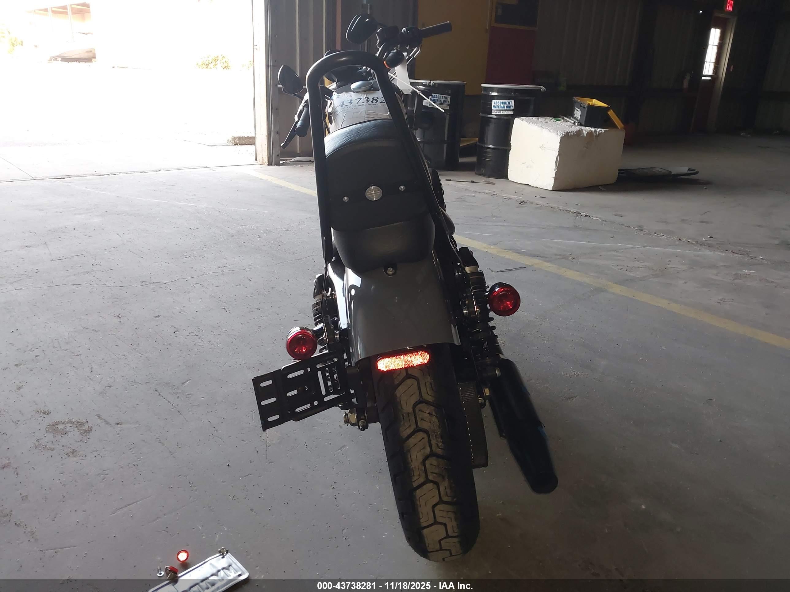 HARLEY-DAVIDSON XL883 image 6