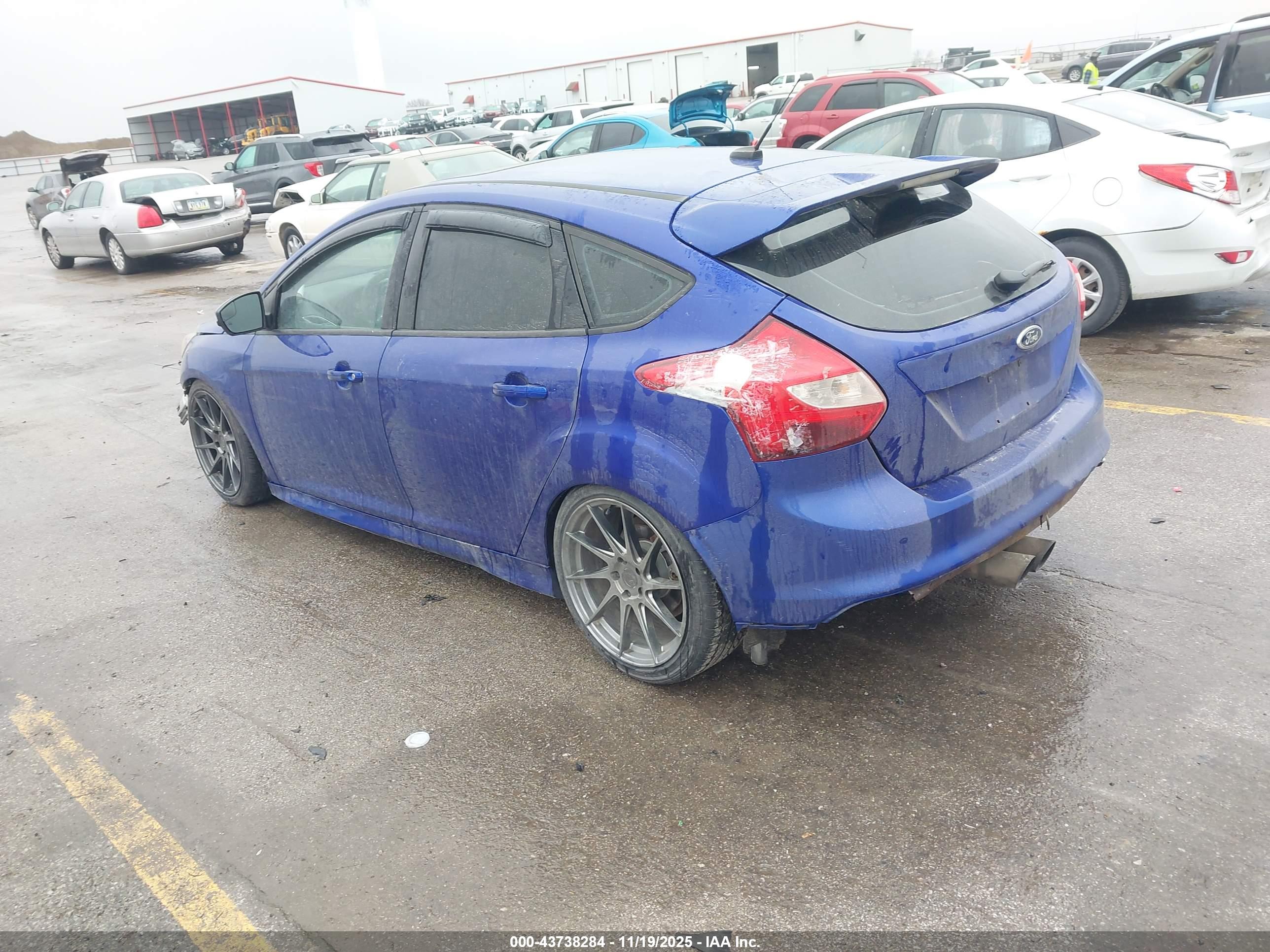 FORD FOCUS image 3