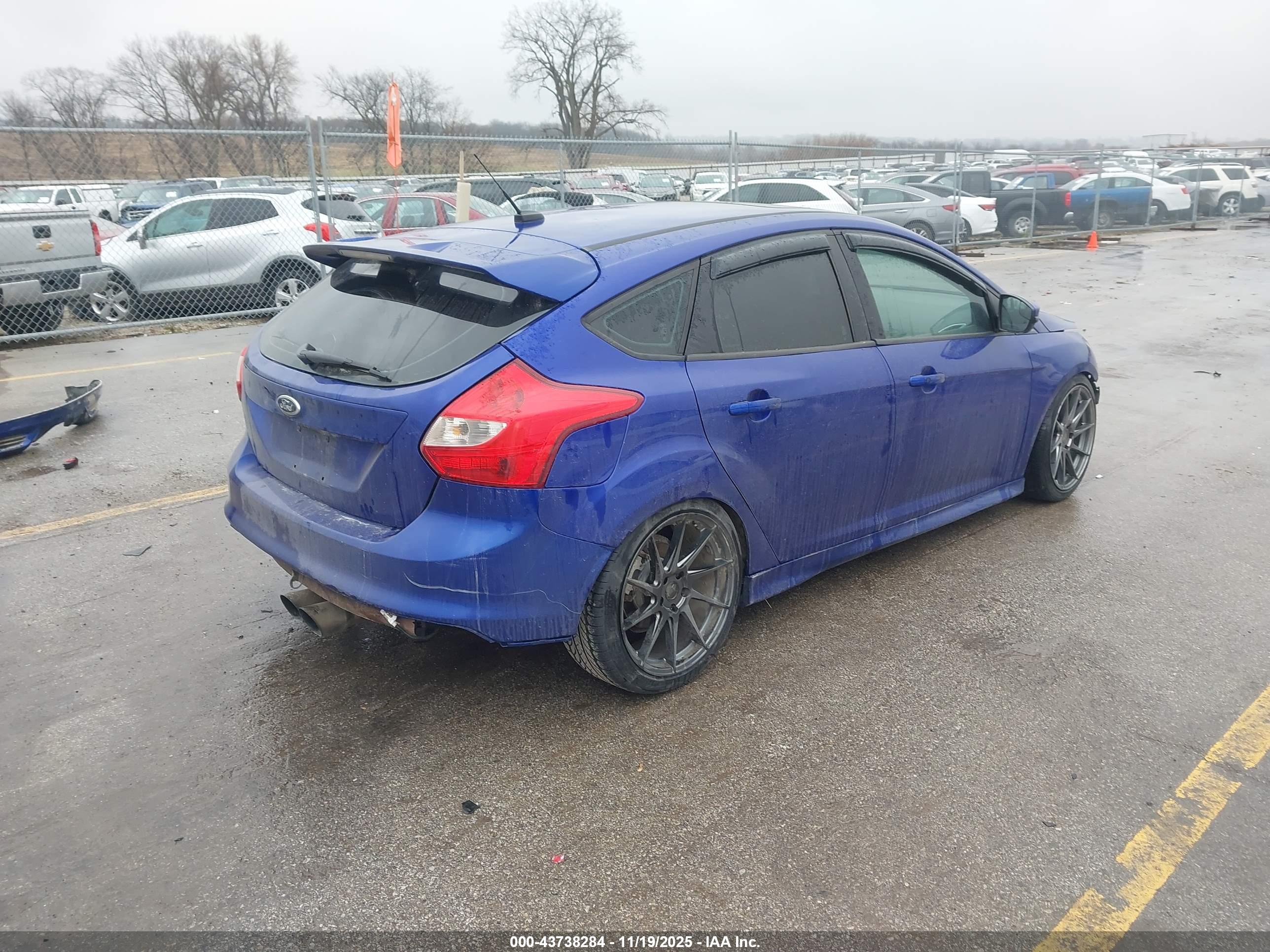 FORD FOCUS image 4
