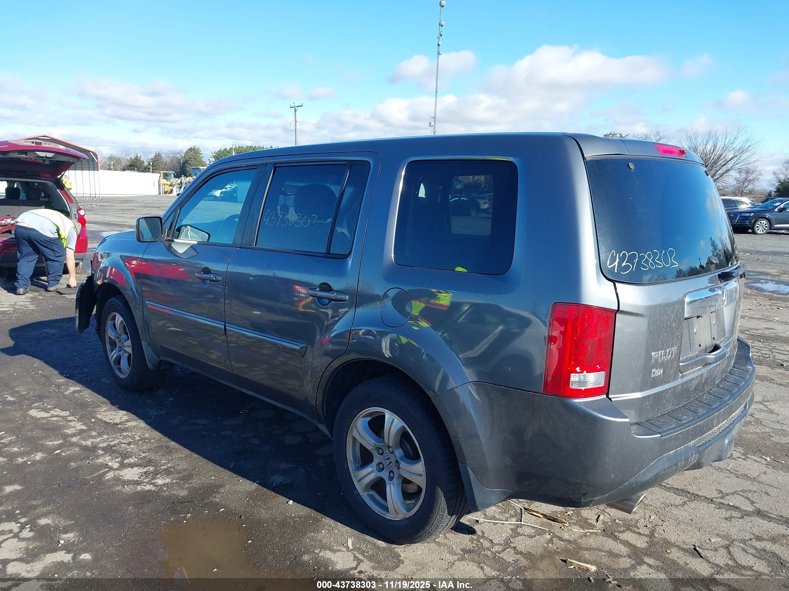 HONDA PILOT image 3