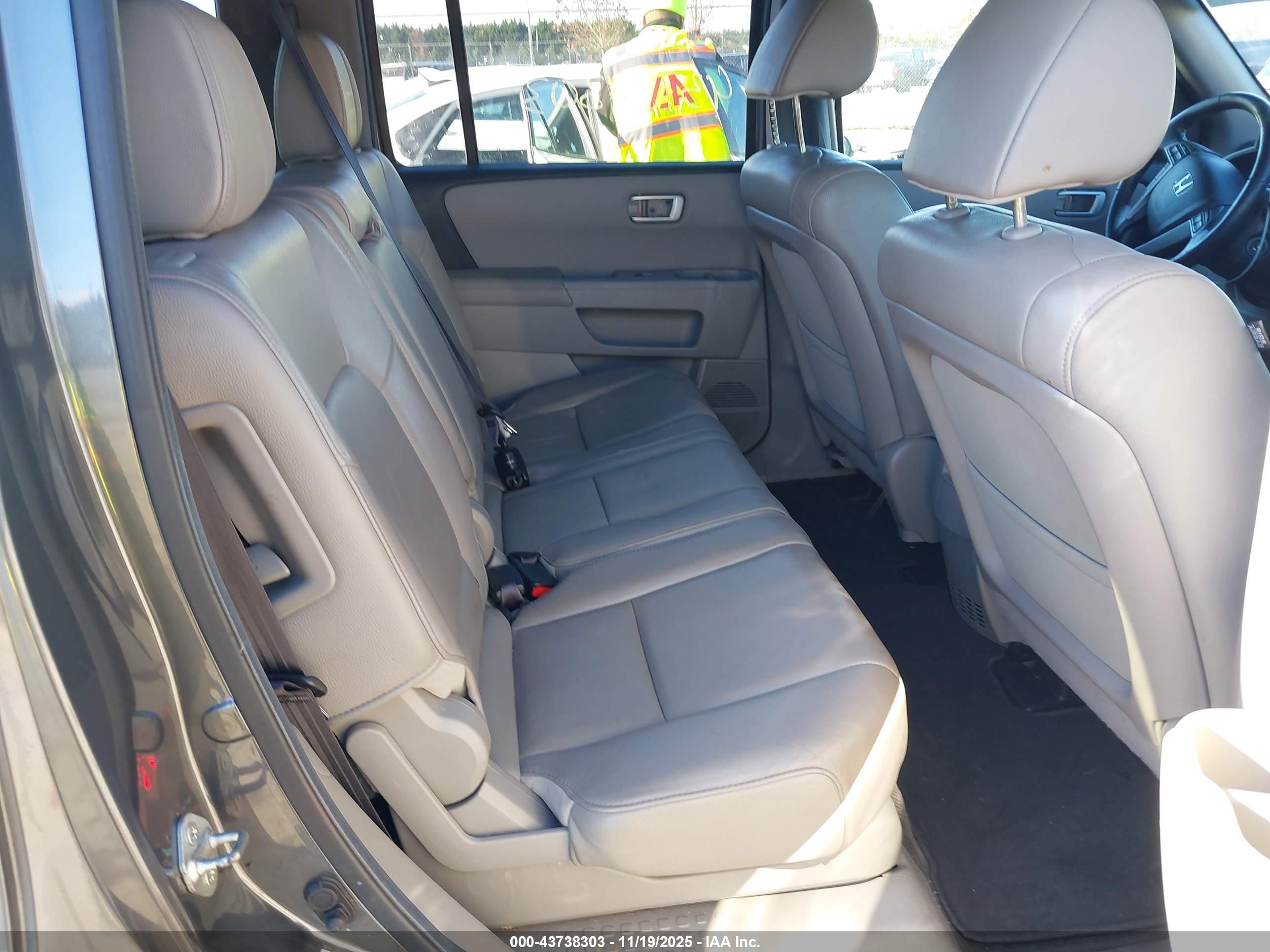 HONDA PILOT image 8