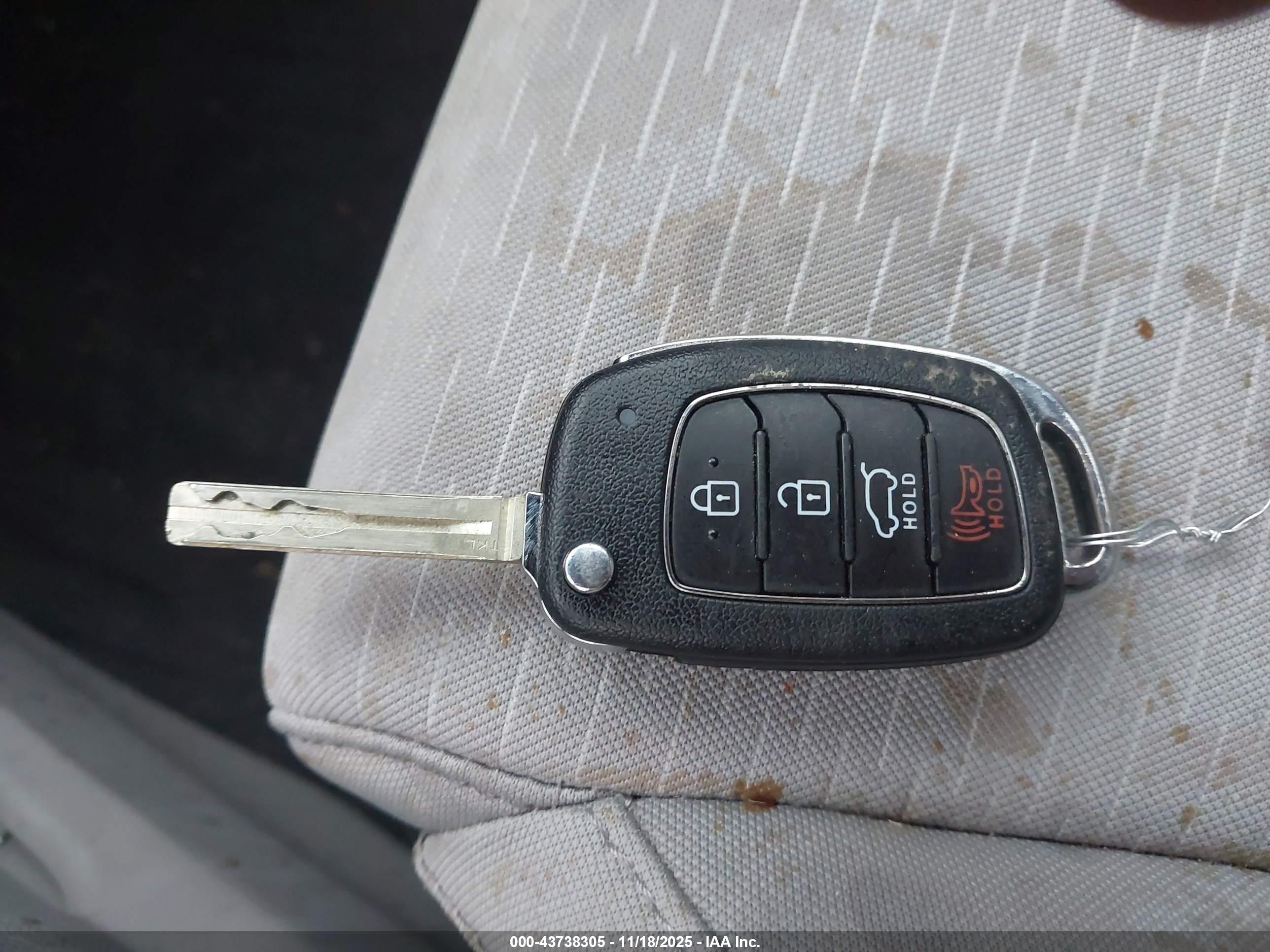 HYUNDAI TUCSON image 11