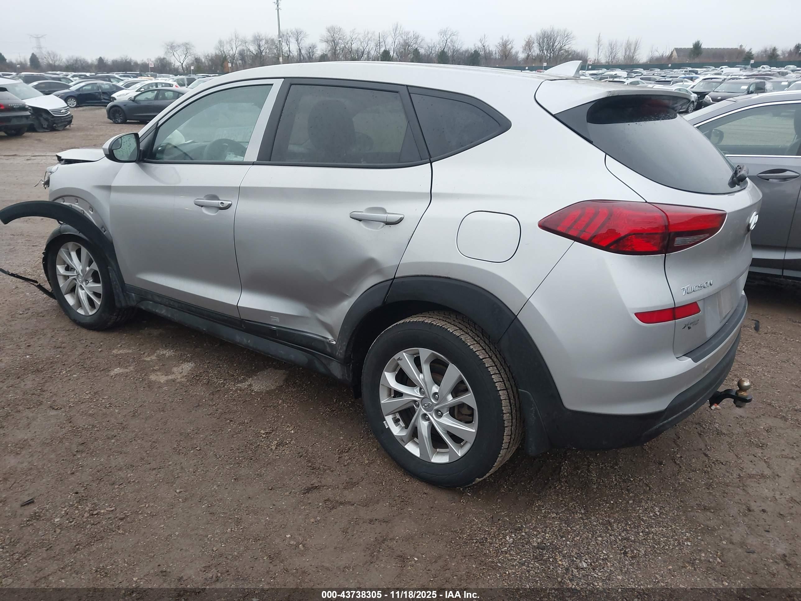 HYUNDAI TUCSON image 3