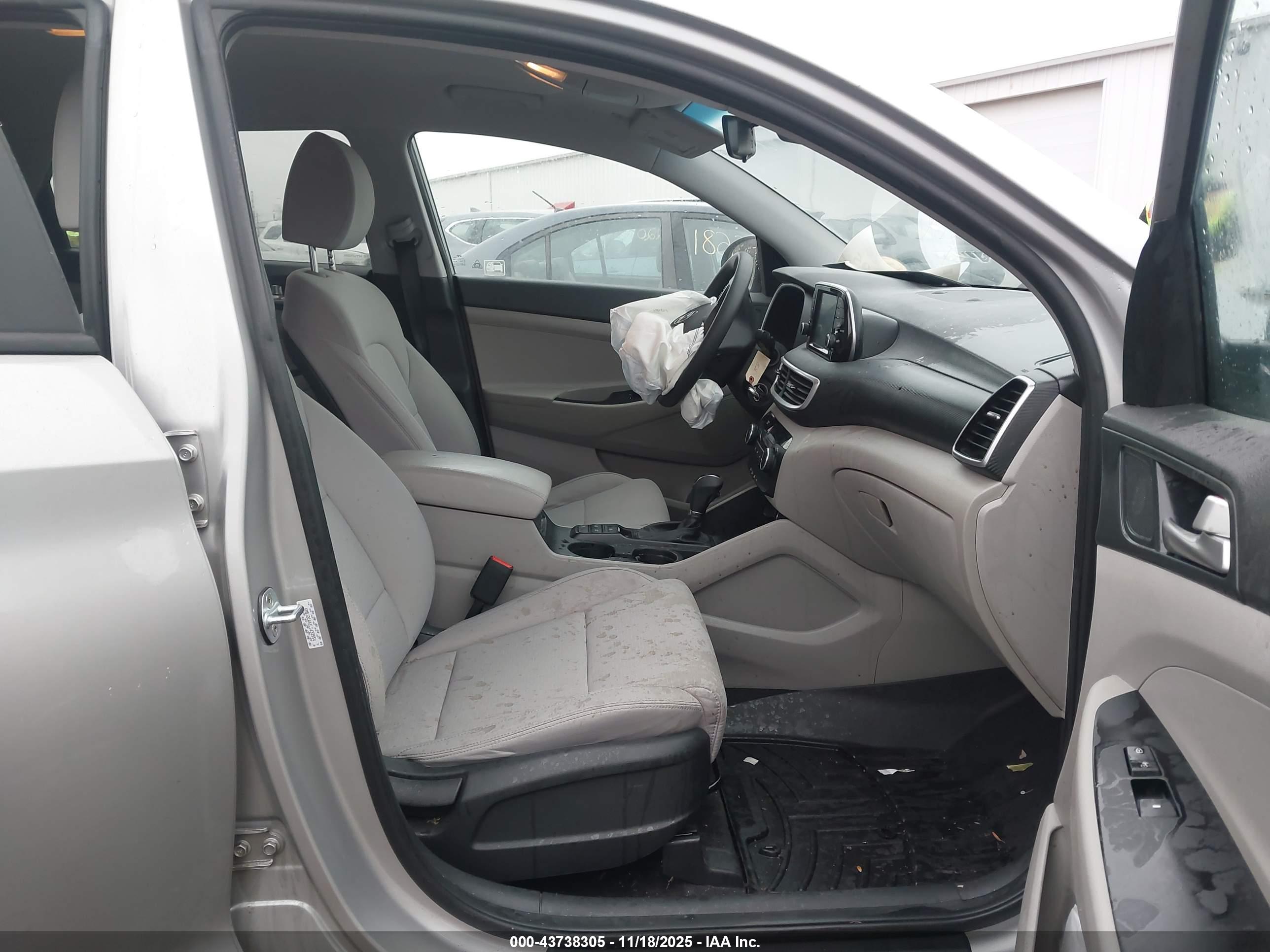 HYUNDAI TUCSON image 5