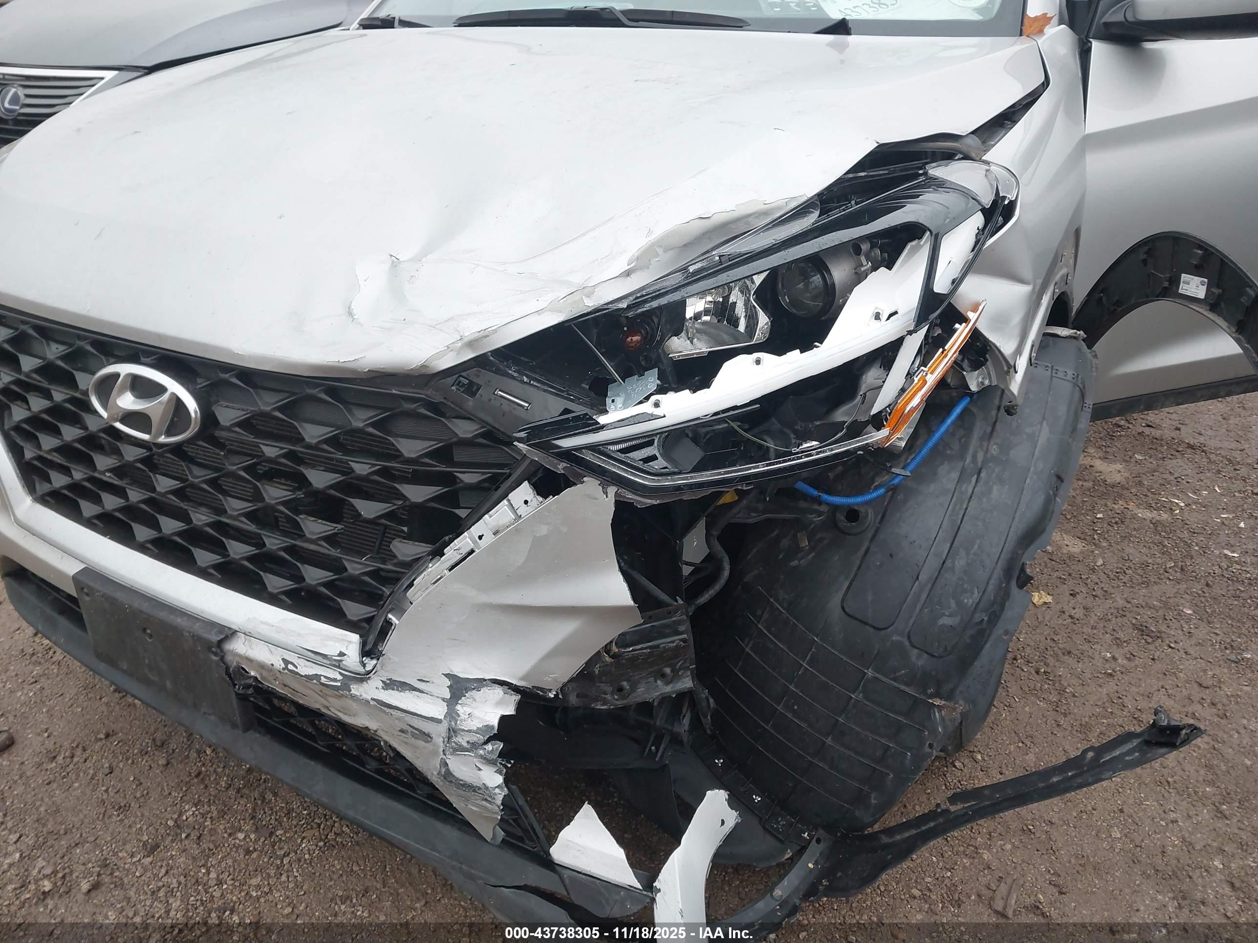 HYUNDAI TUCSON image 6