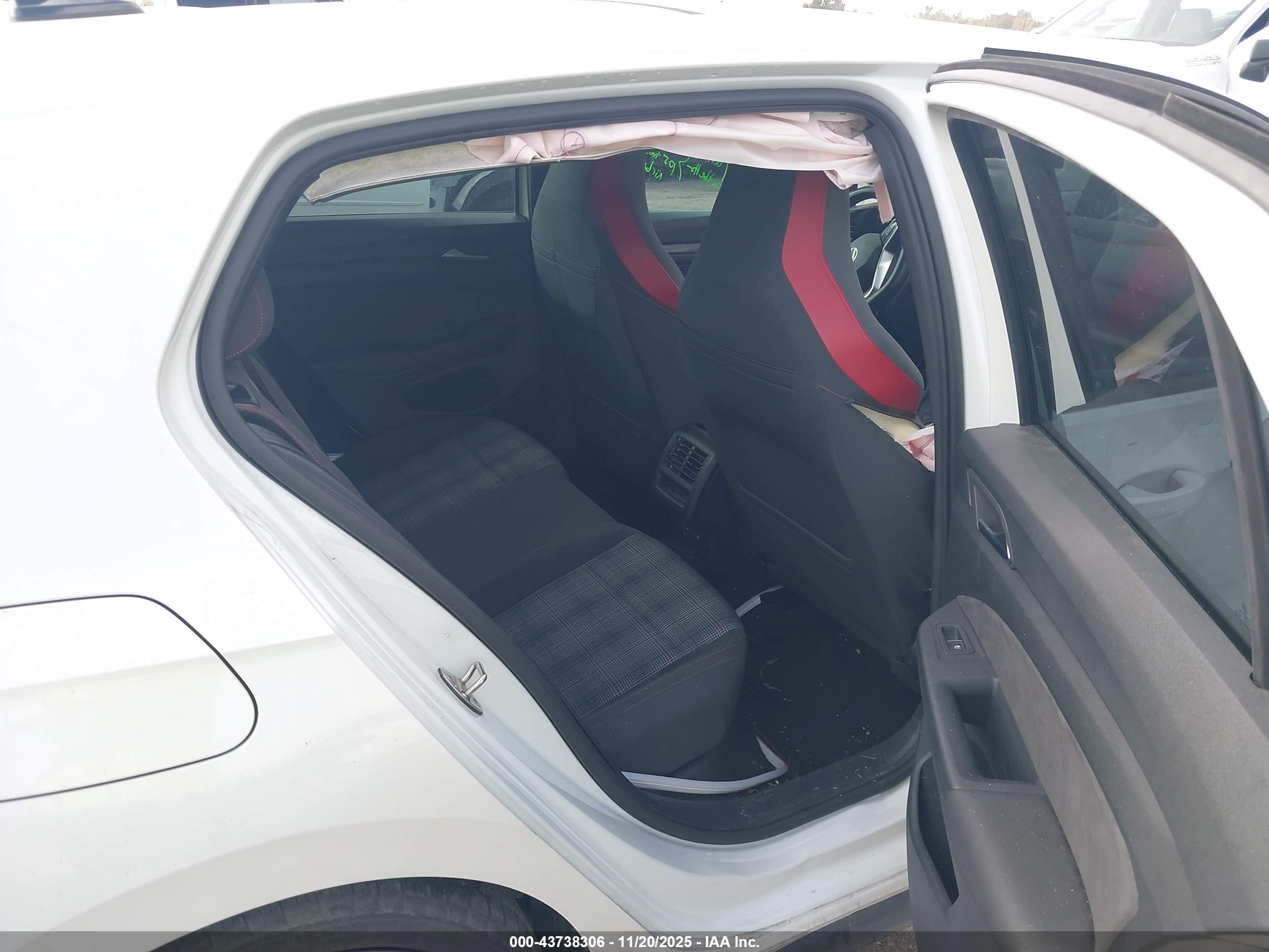 VOLKSWAGEN GOLF image 8
