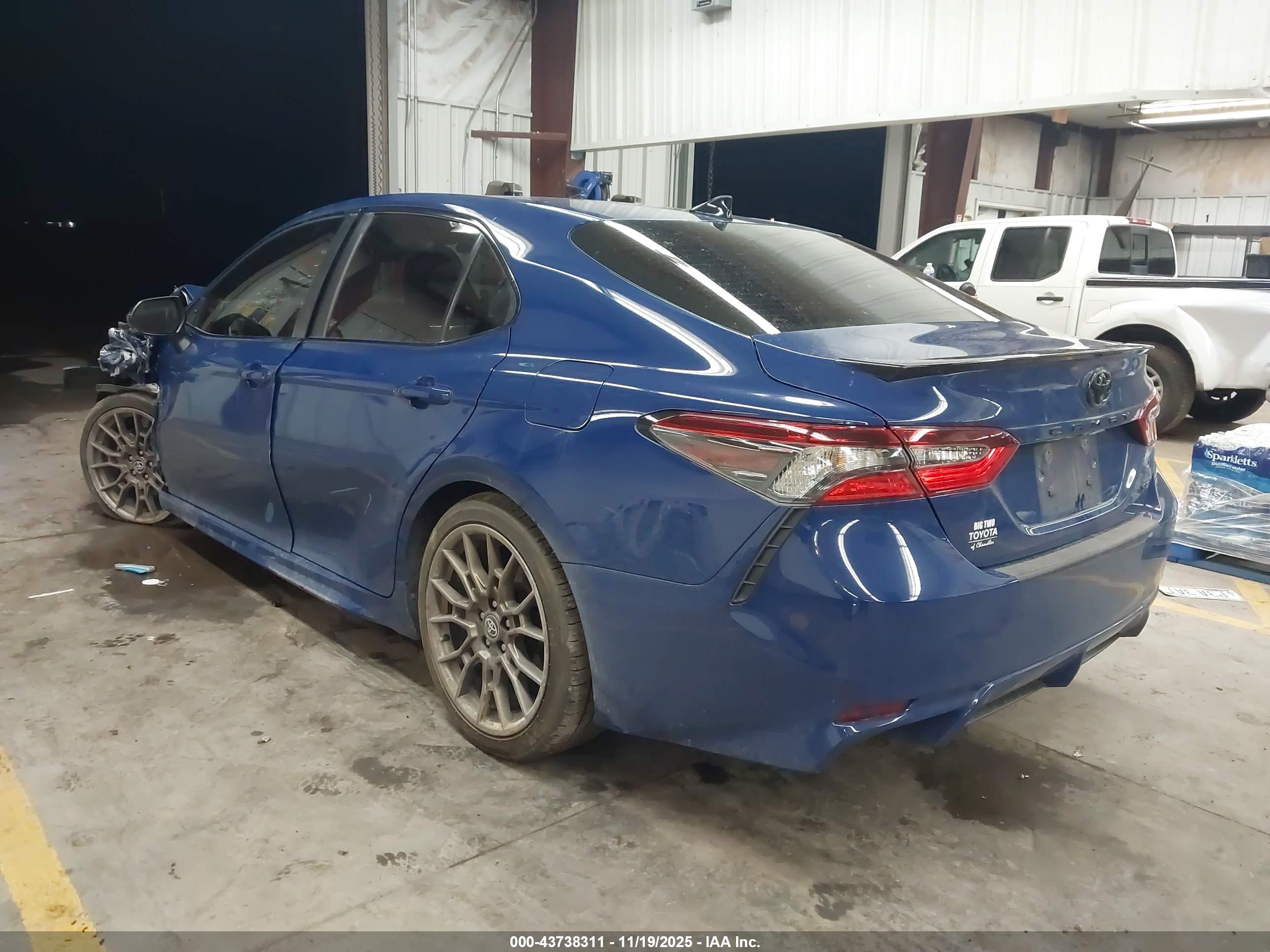 TOYOTA CAMRY image 3