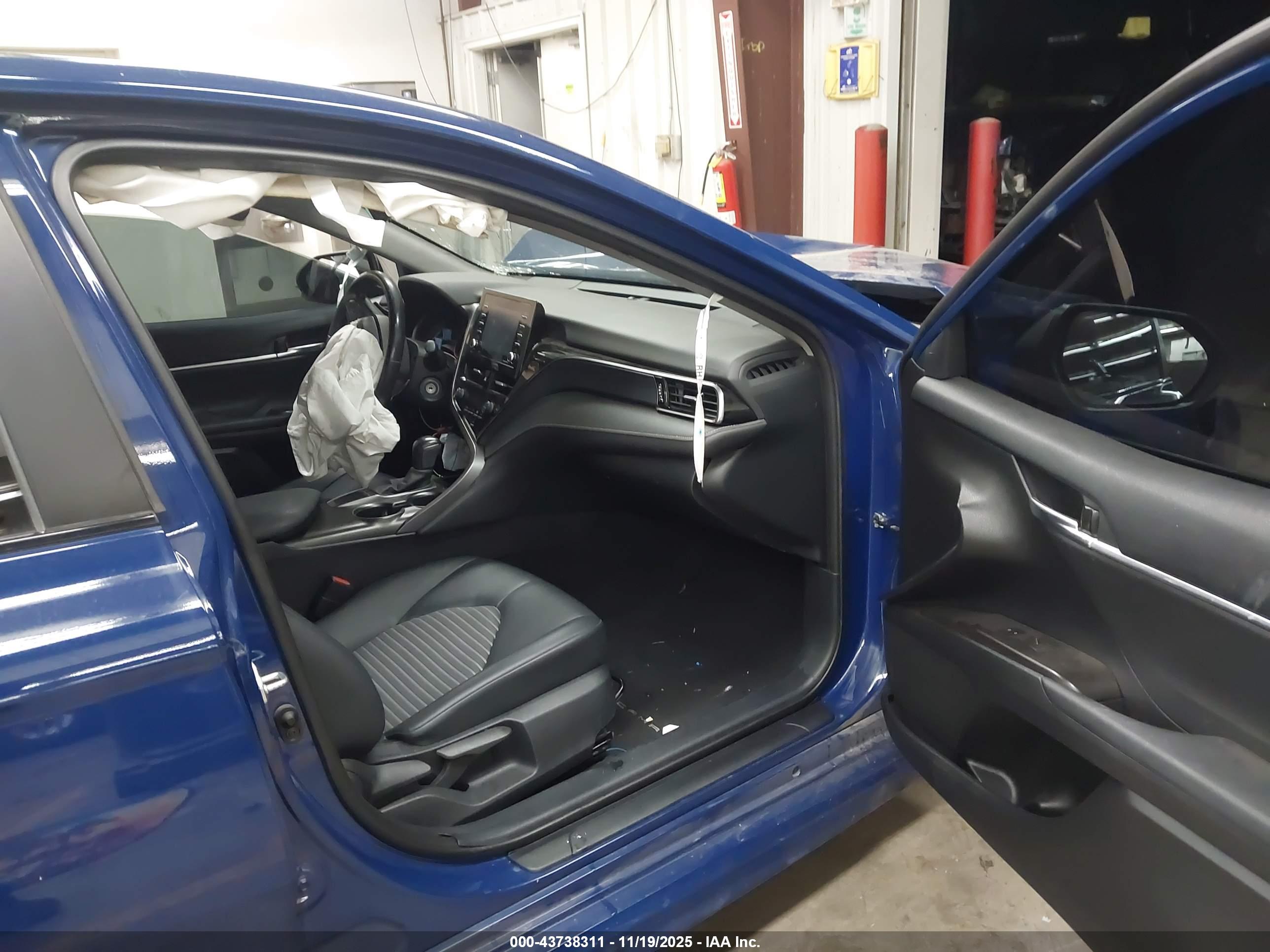 TOYOTA CAMRY image 5
