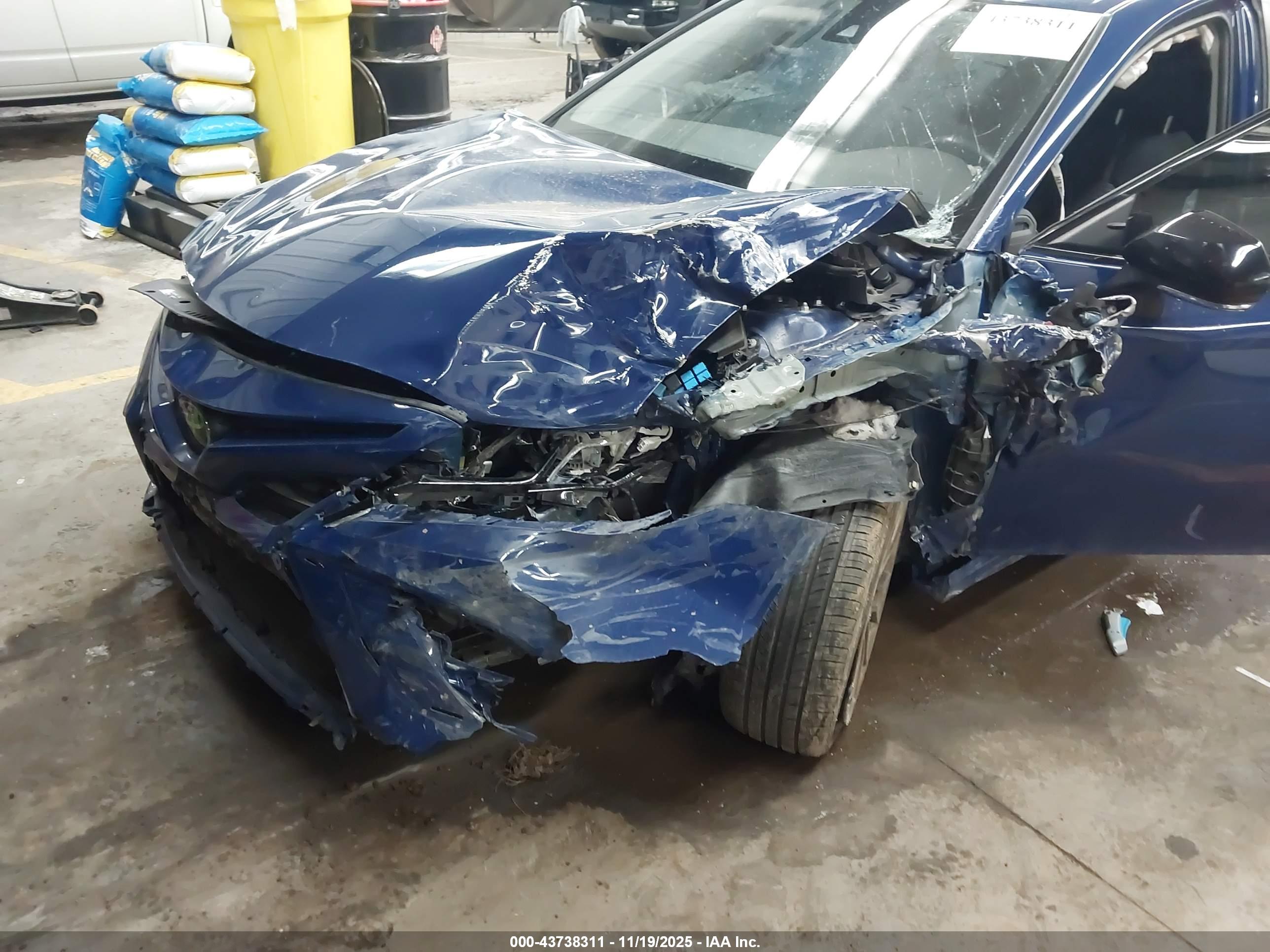 TOYOTA CAMRY image 6