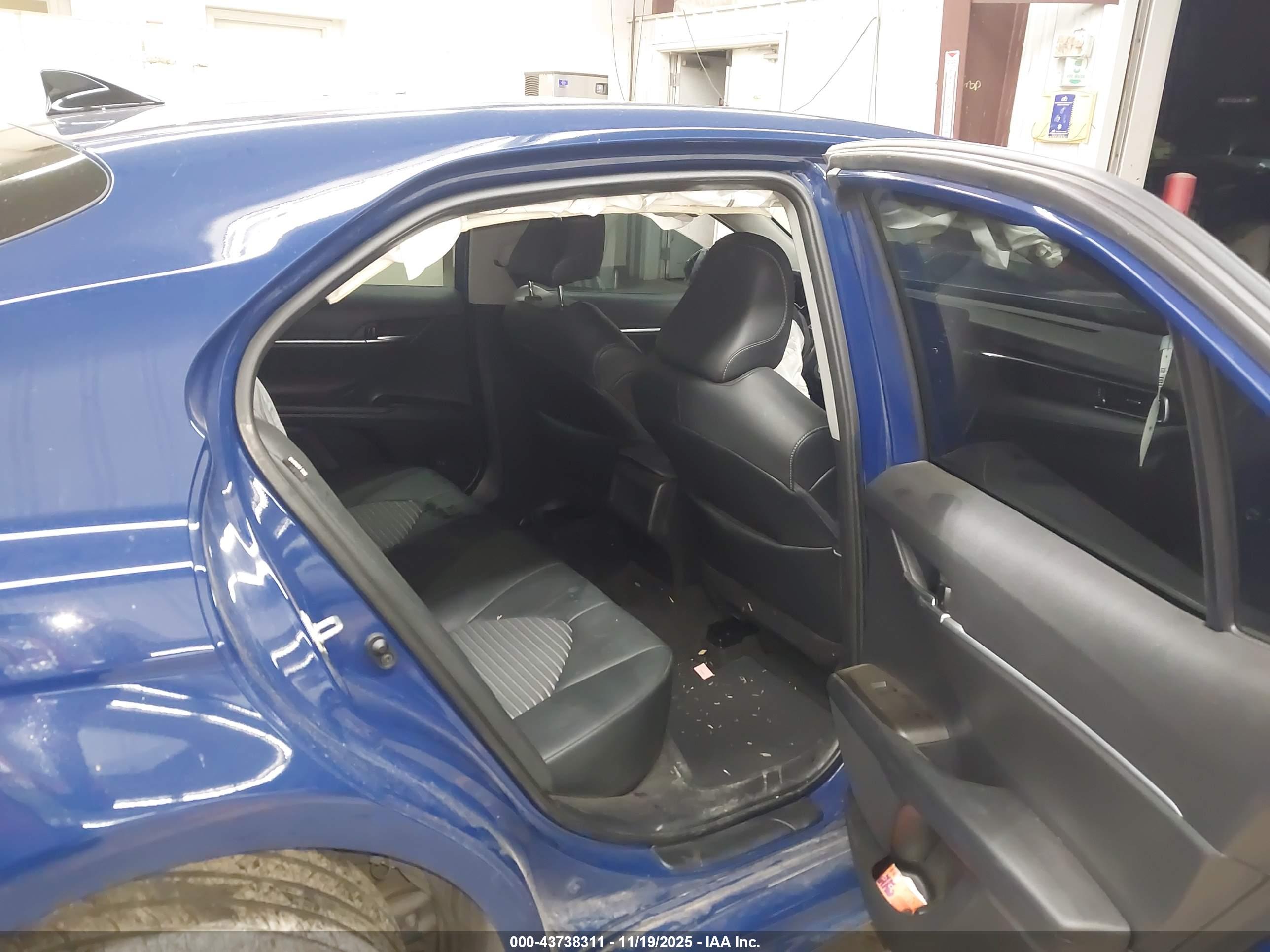 TOYOTA CAMRY image 8