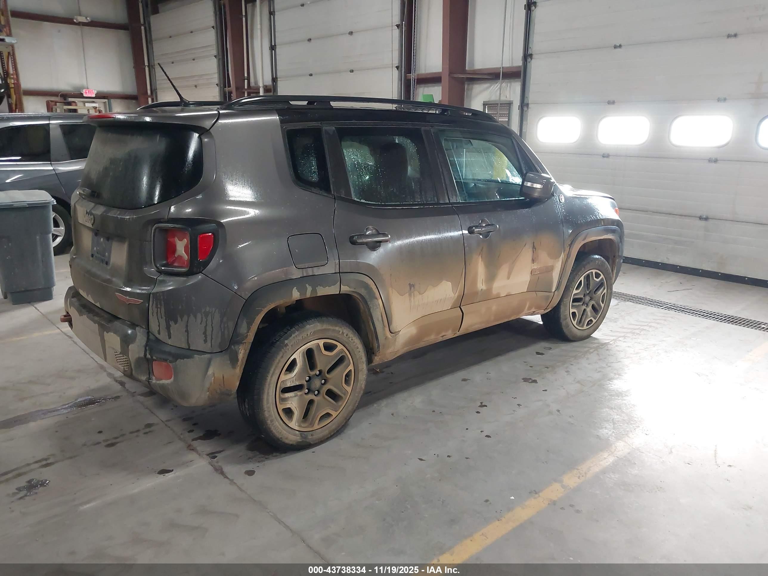 JEEP RENEGADE image 4