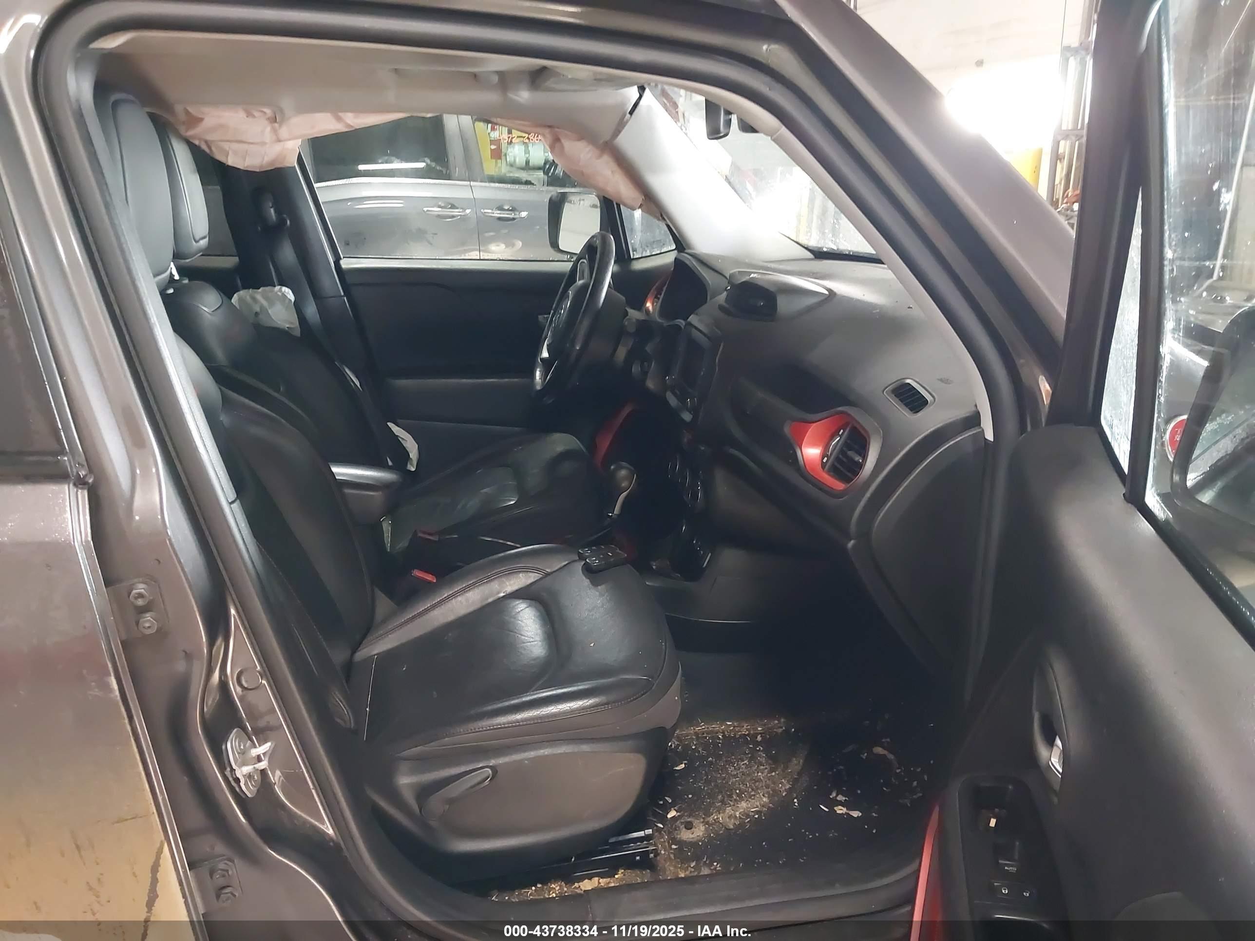 JEEP RENEGADE image 5
