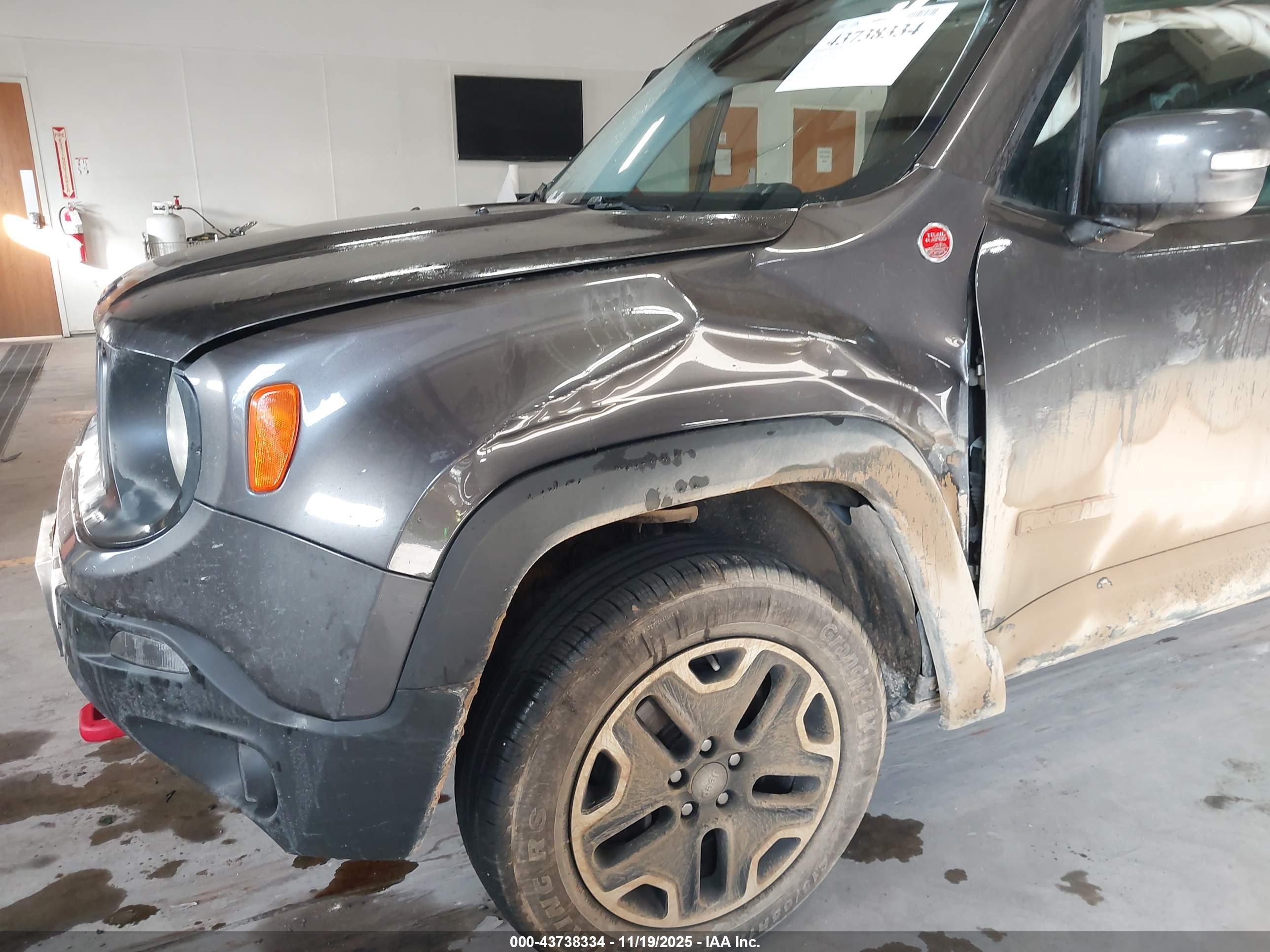 JEEP RENEGADE image 6