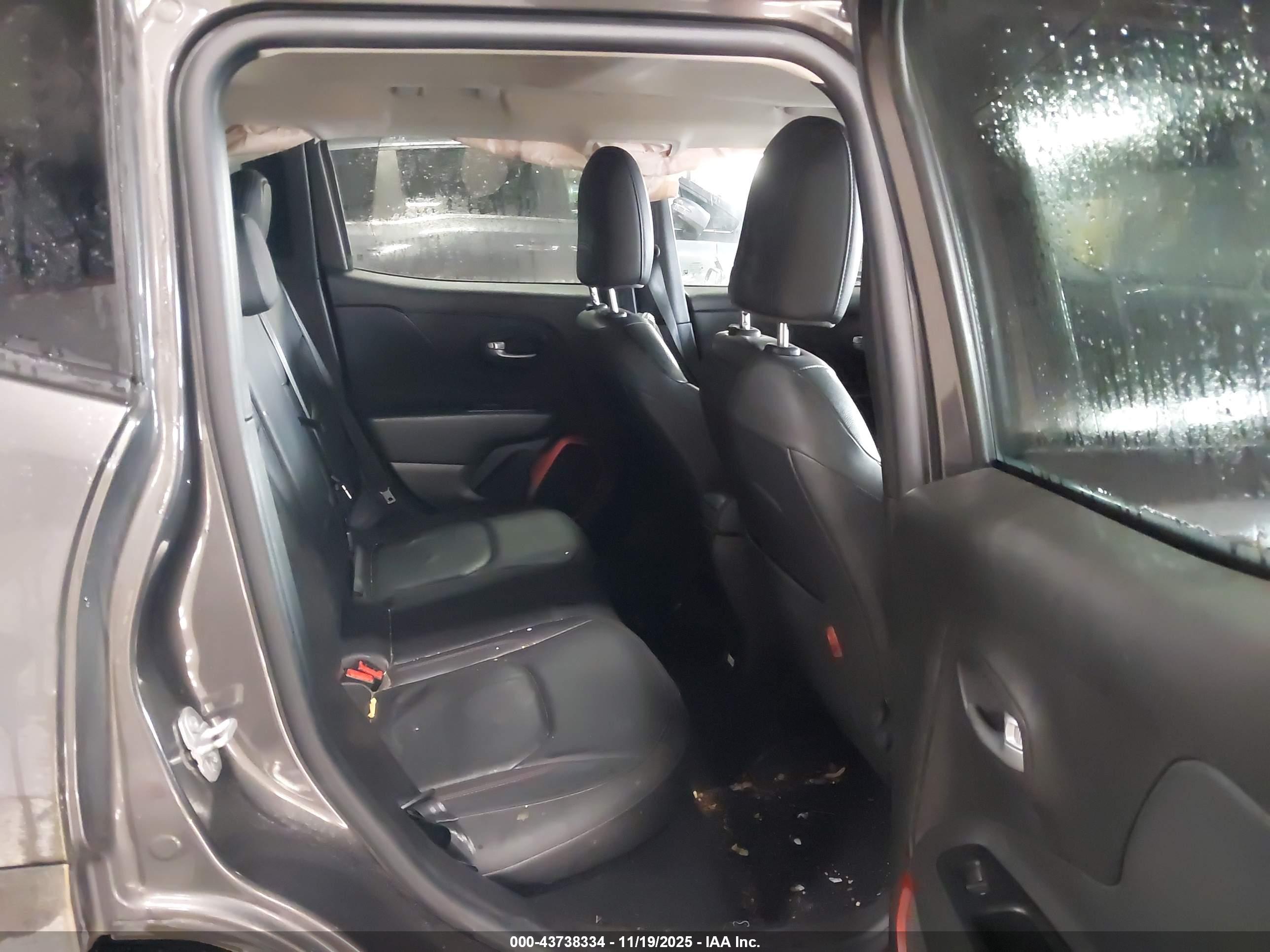 JEEP RENEGADE image 8