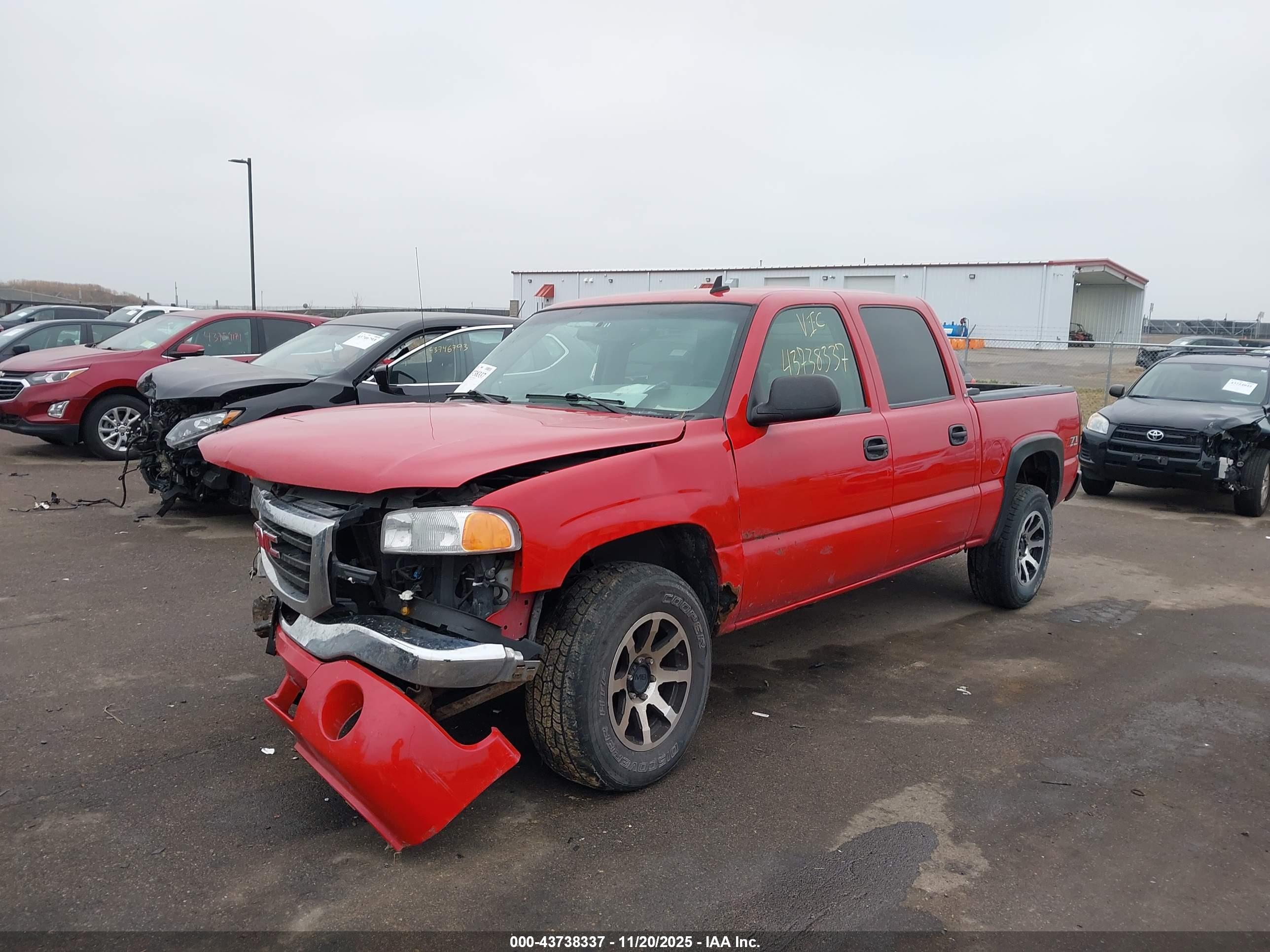 GMC SIERRA image 2