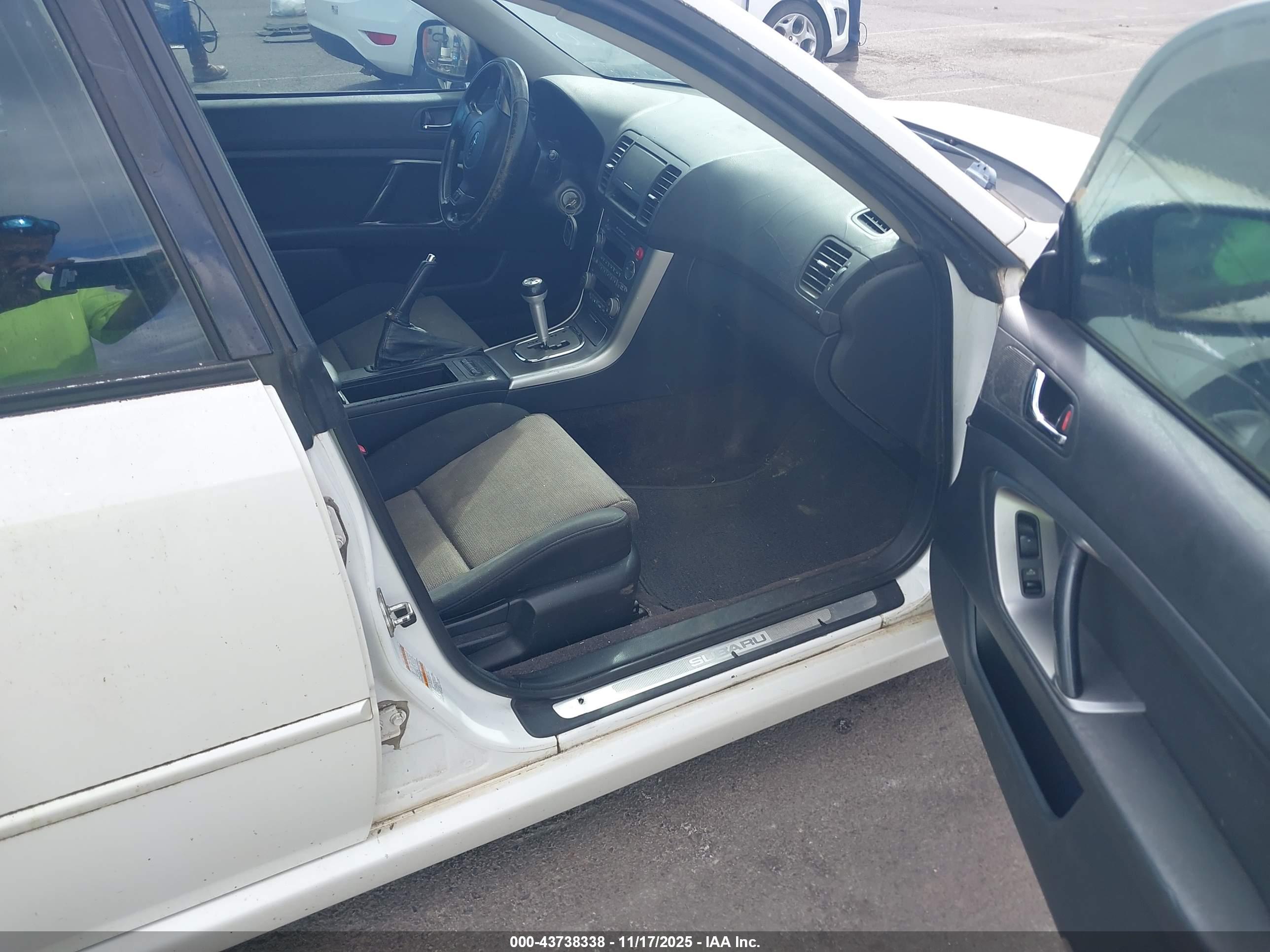 SUBARU LEGACY image 5