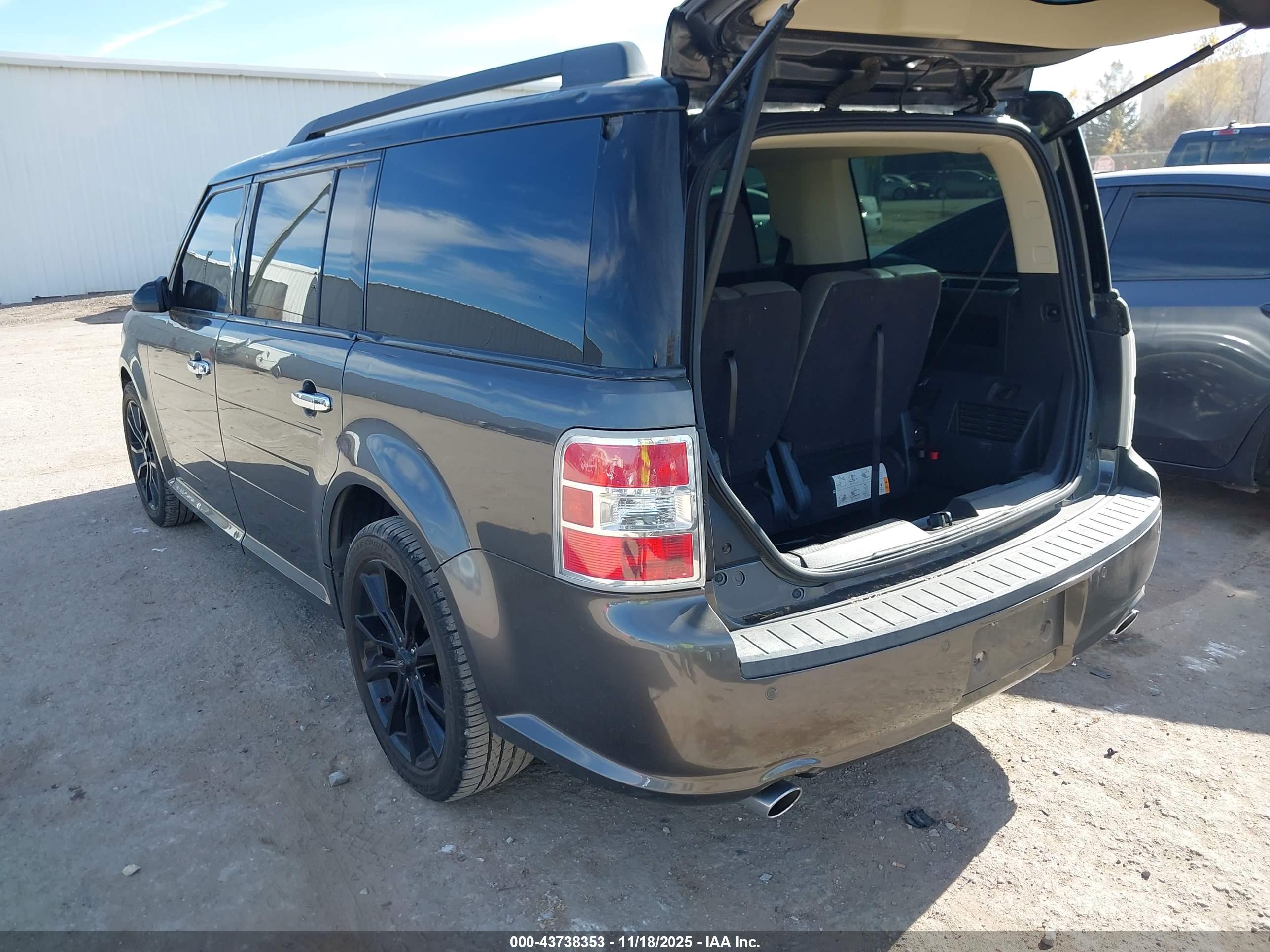 FORD FLEX image 3