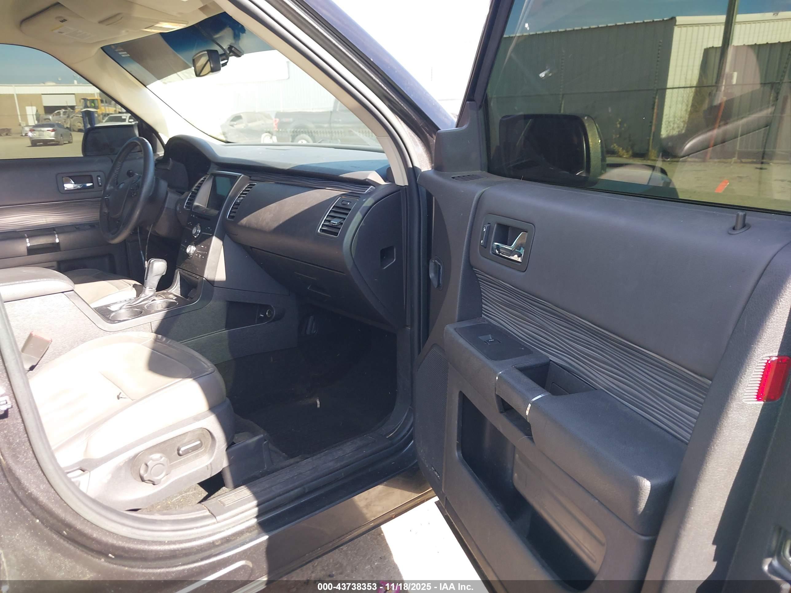 FORD FLEX image 5