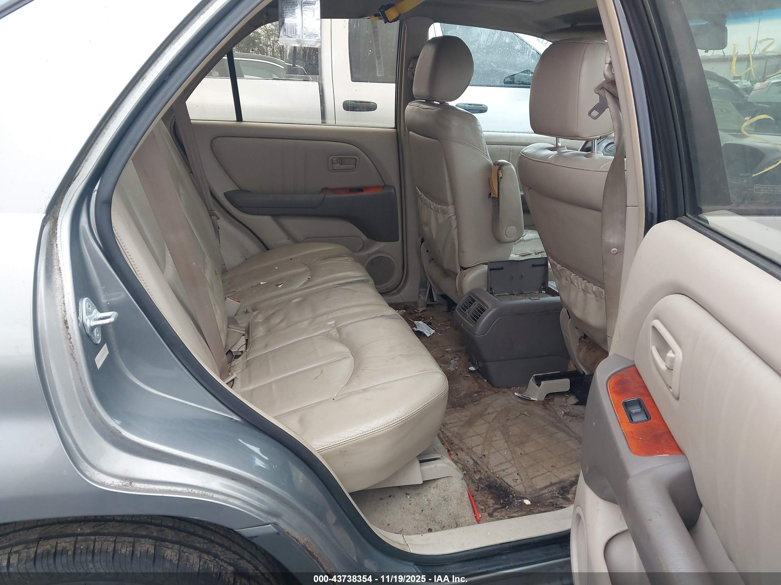 LEXUS RX image 8