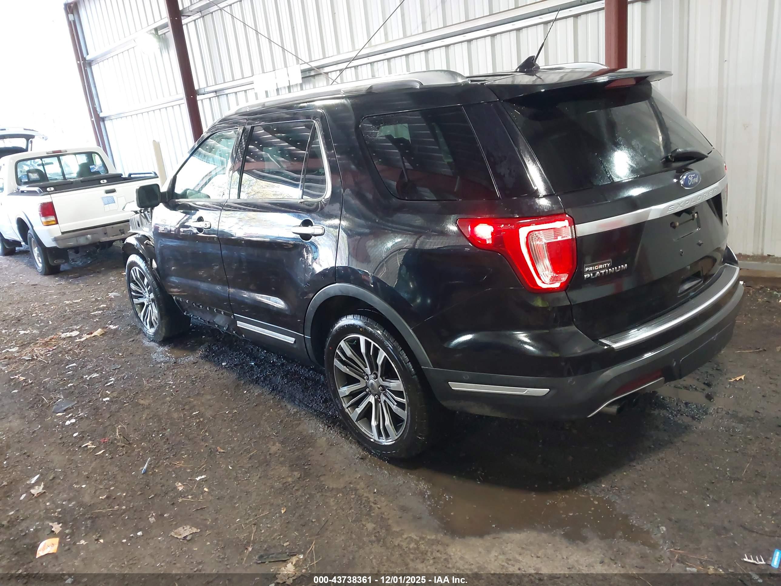 FORD EXPLORER image 3