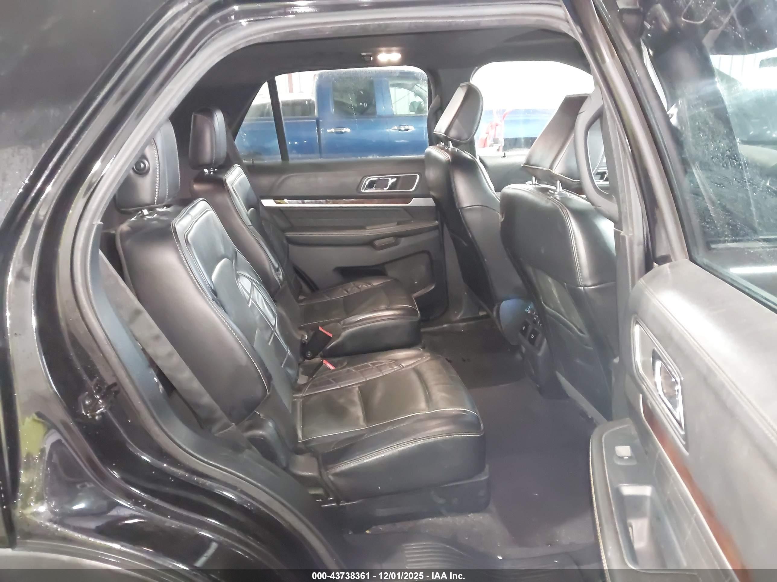 FORD EXPLORER image 8