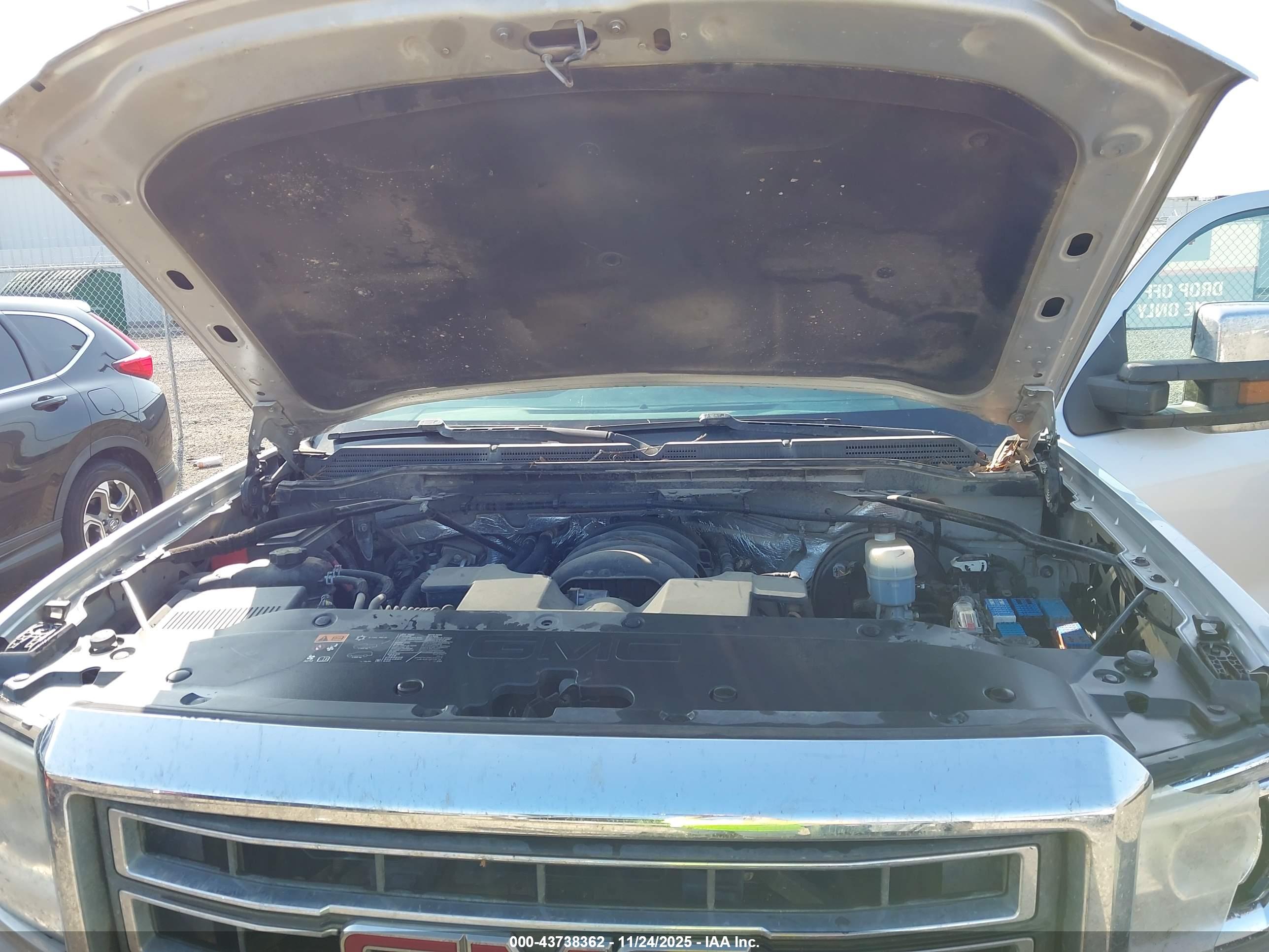GMC SIERRA image 10