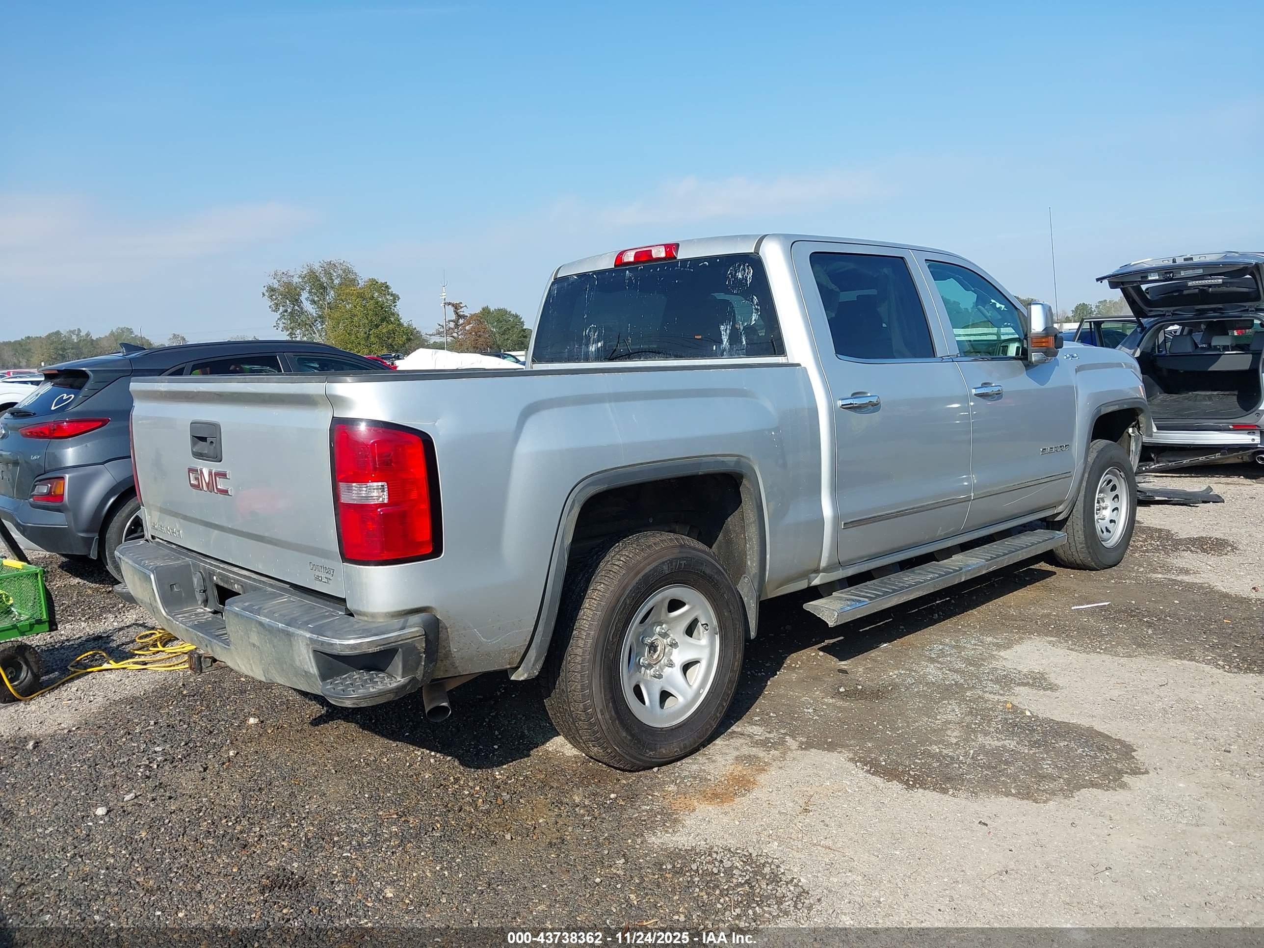 GMC SIERRA image 4