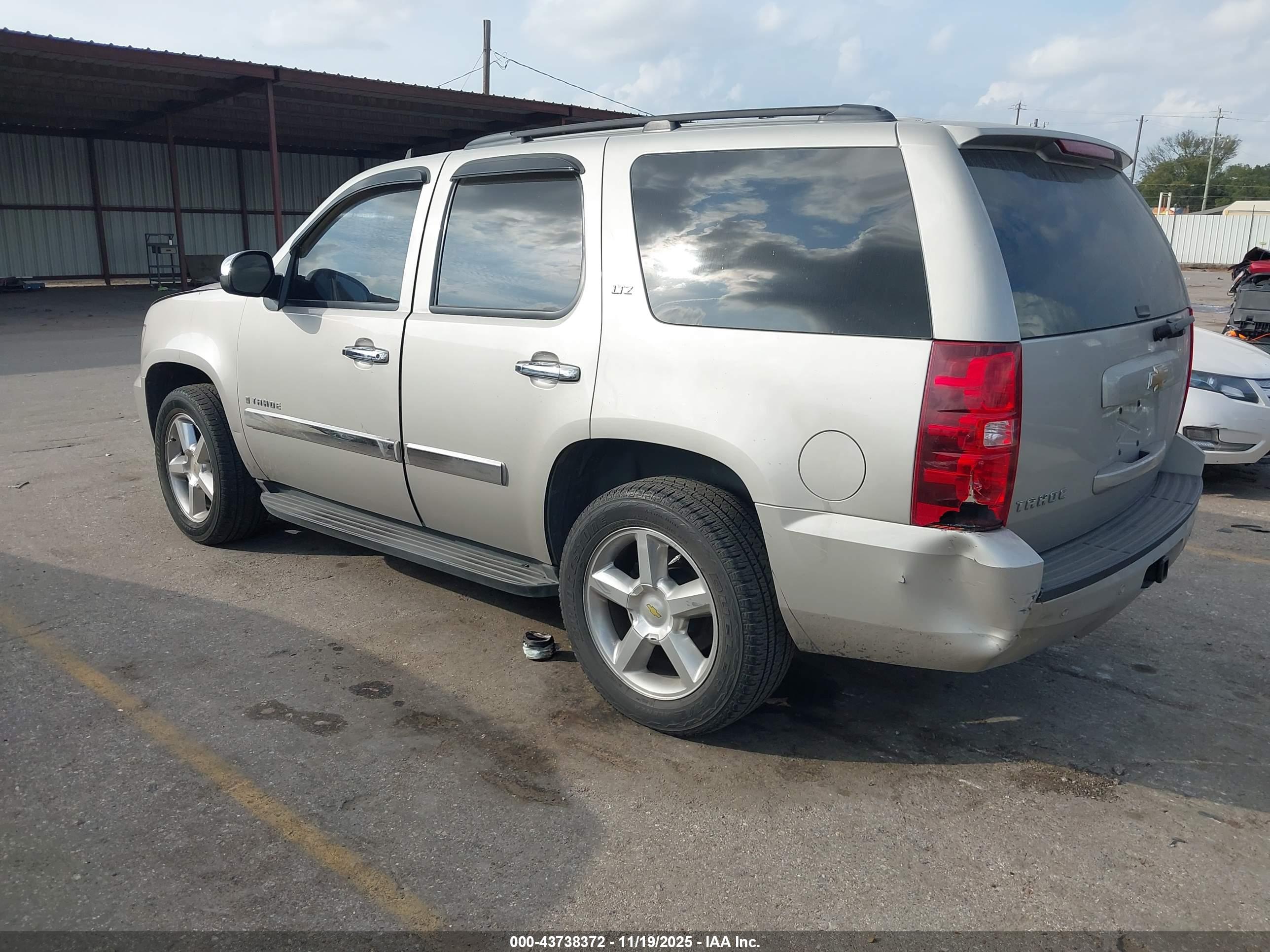 CHEVROLET TAHOE image 3