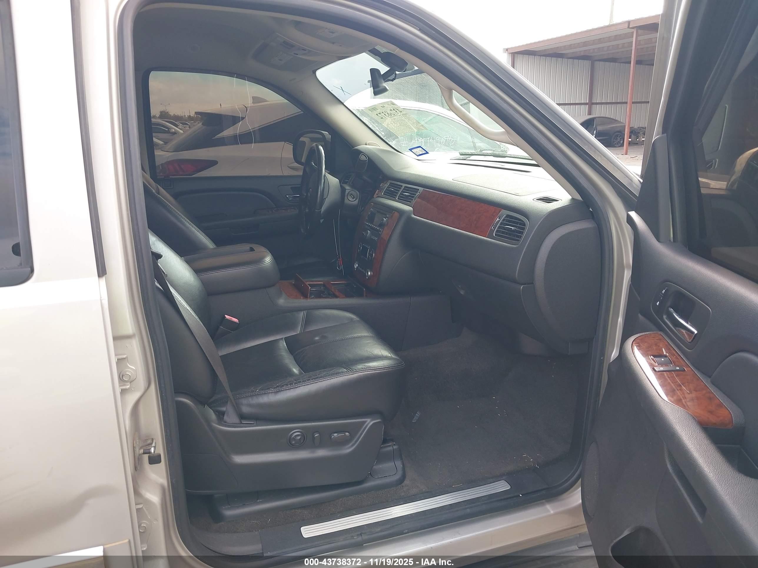 CHEVROLET TAHOE image 5