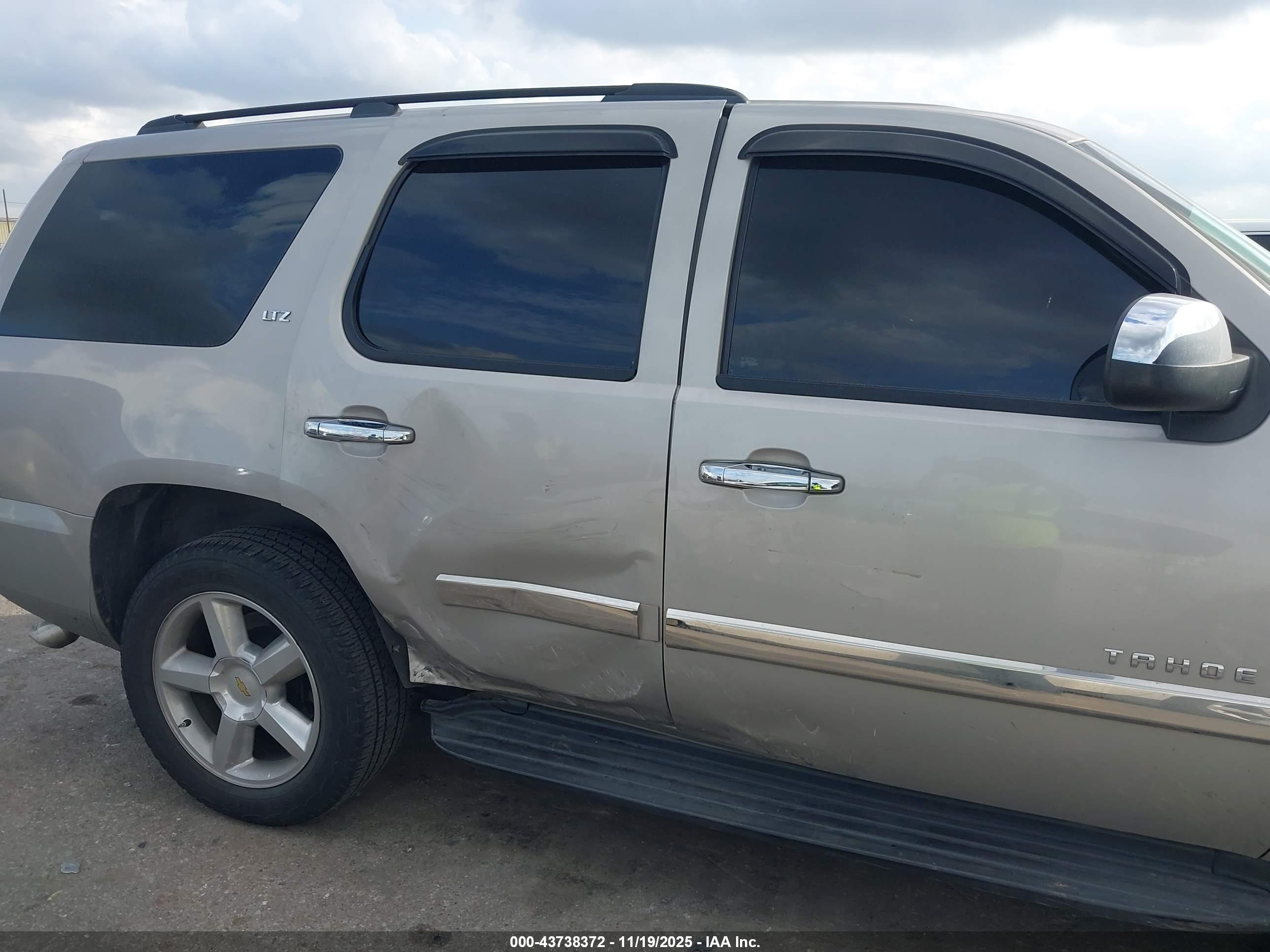 CHEVROLET TAHOE image 6