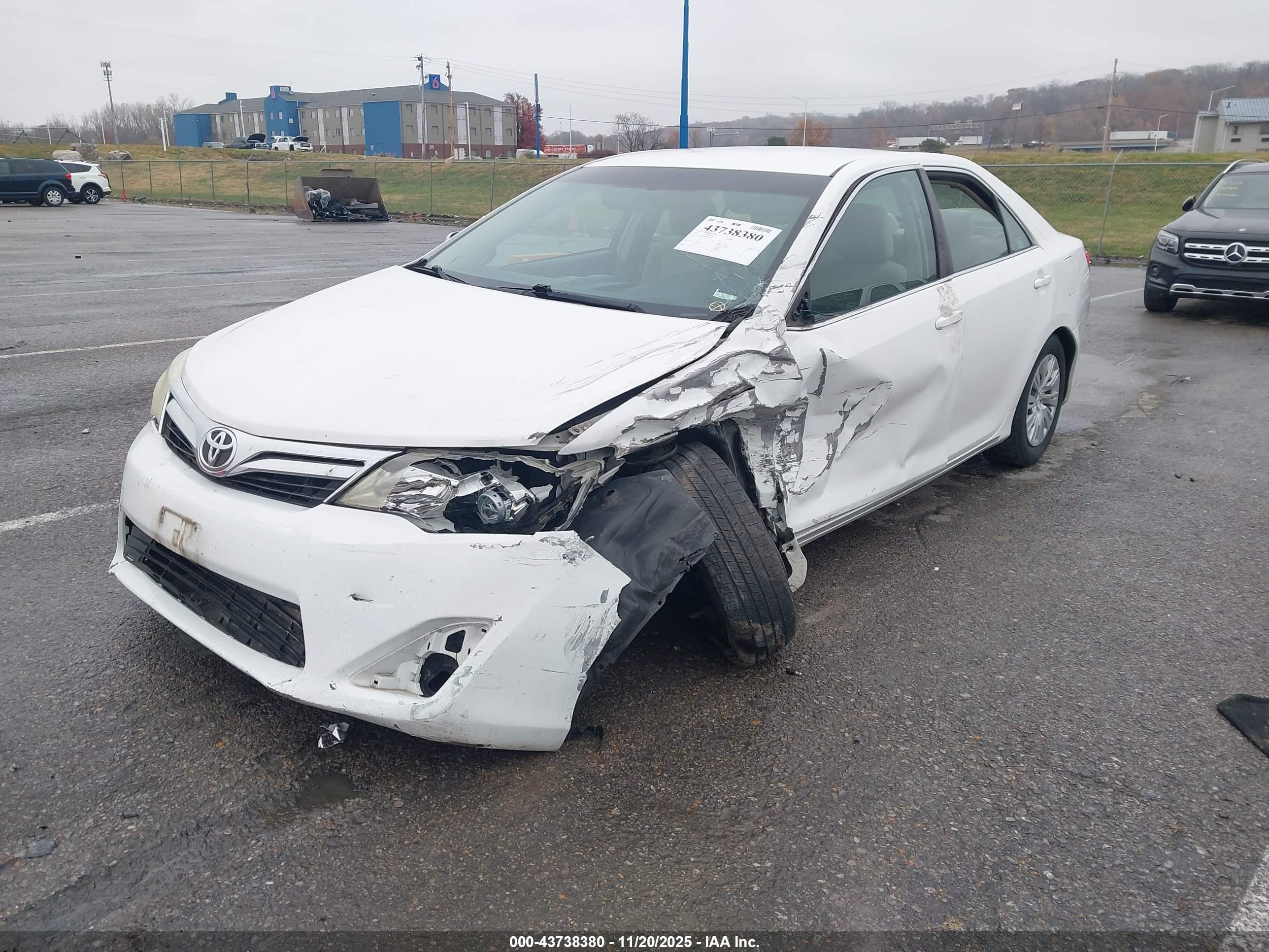 TOYOTA CAMRY image 2