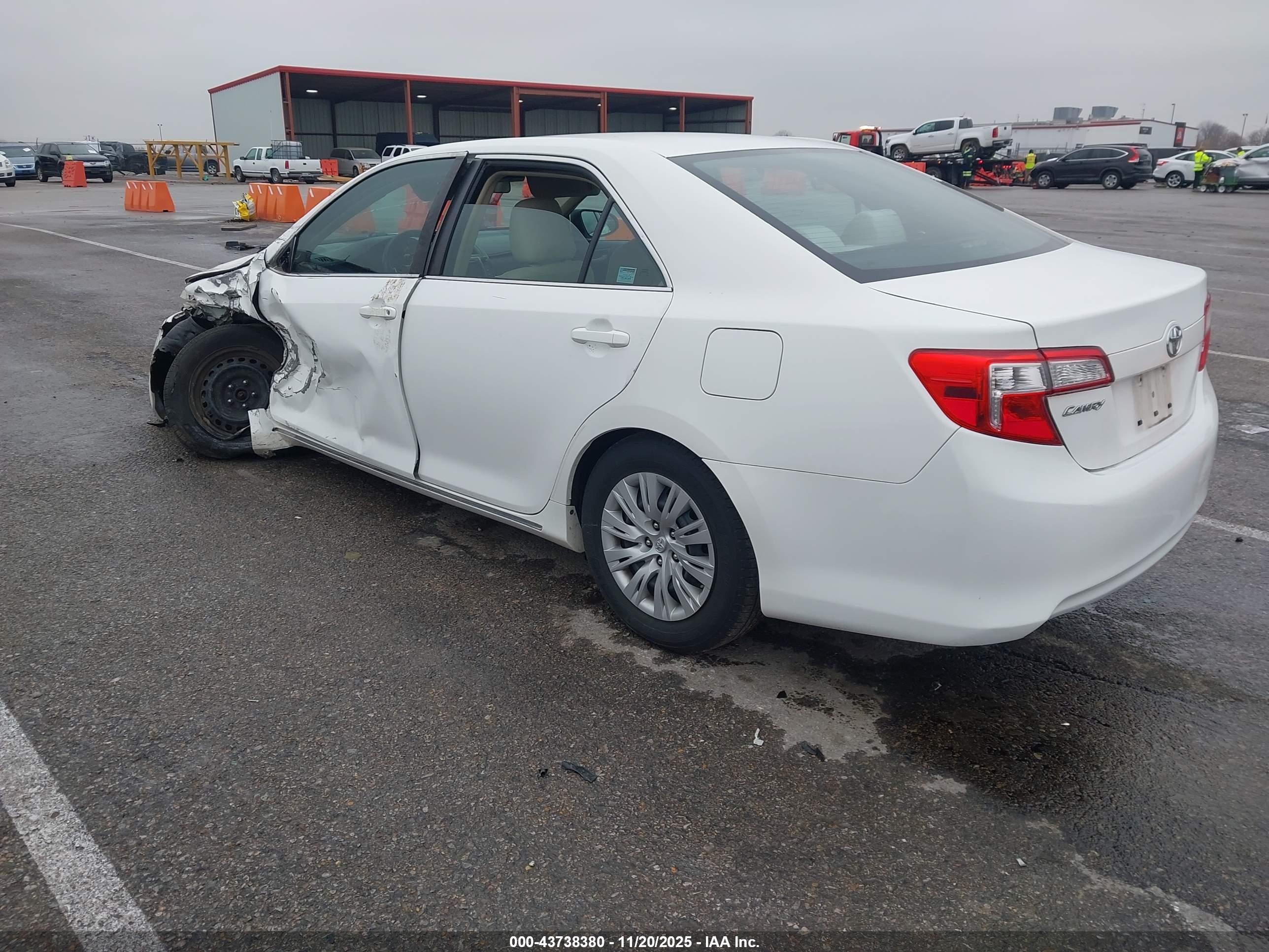 TOYOTA CAMRY image 3