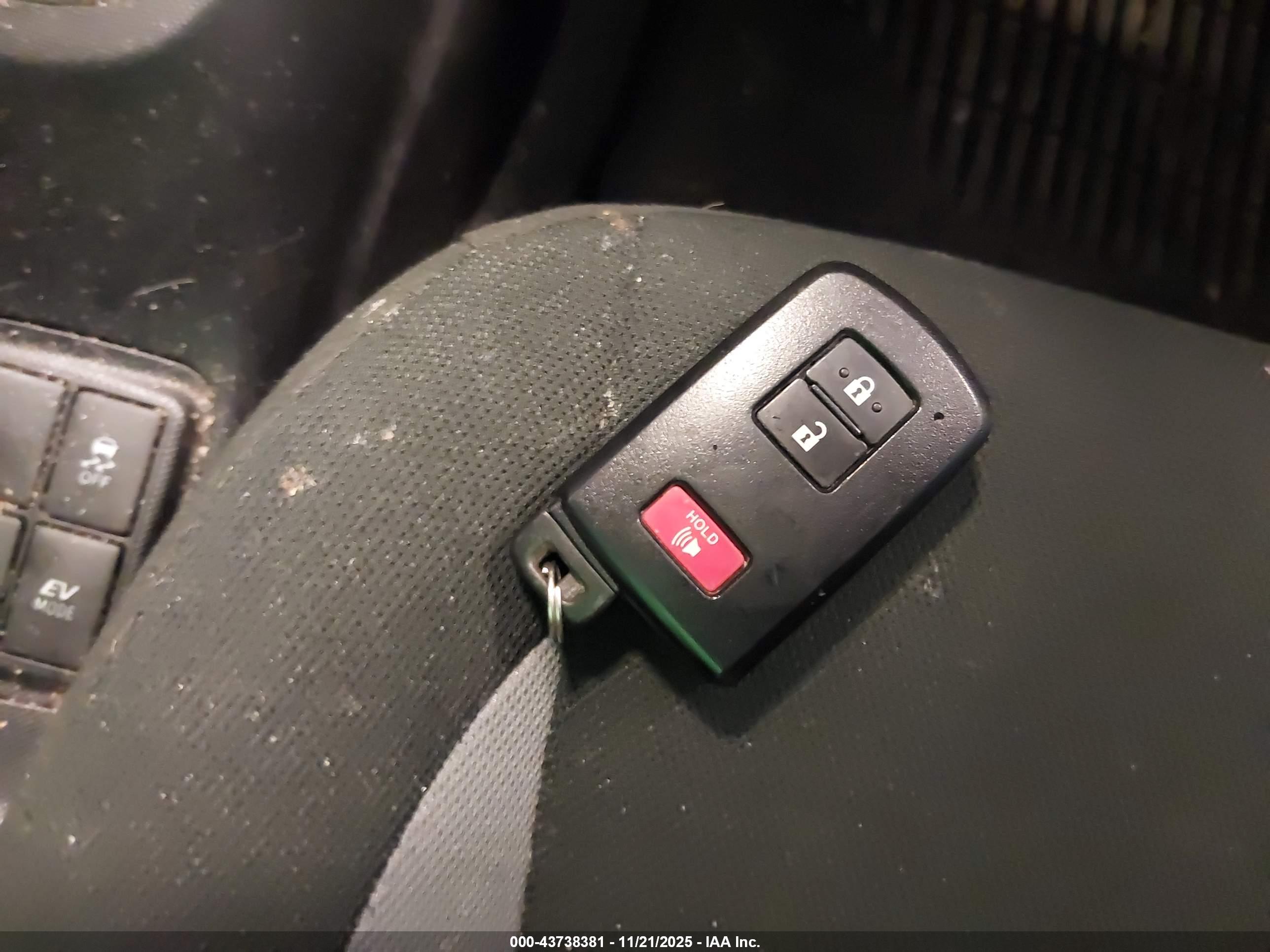 TOYOTA PRIUS image 11