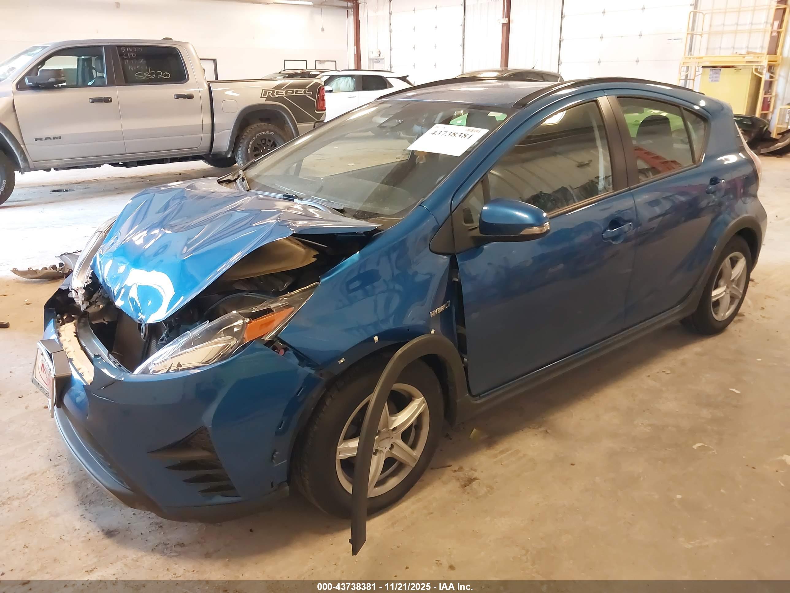 TOYOTA PRIUS image 2