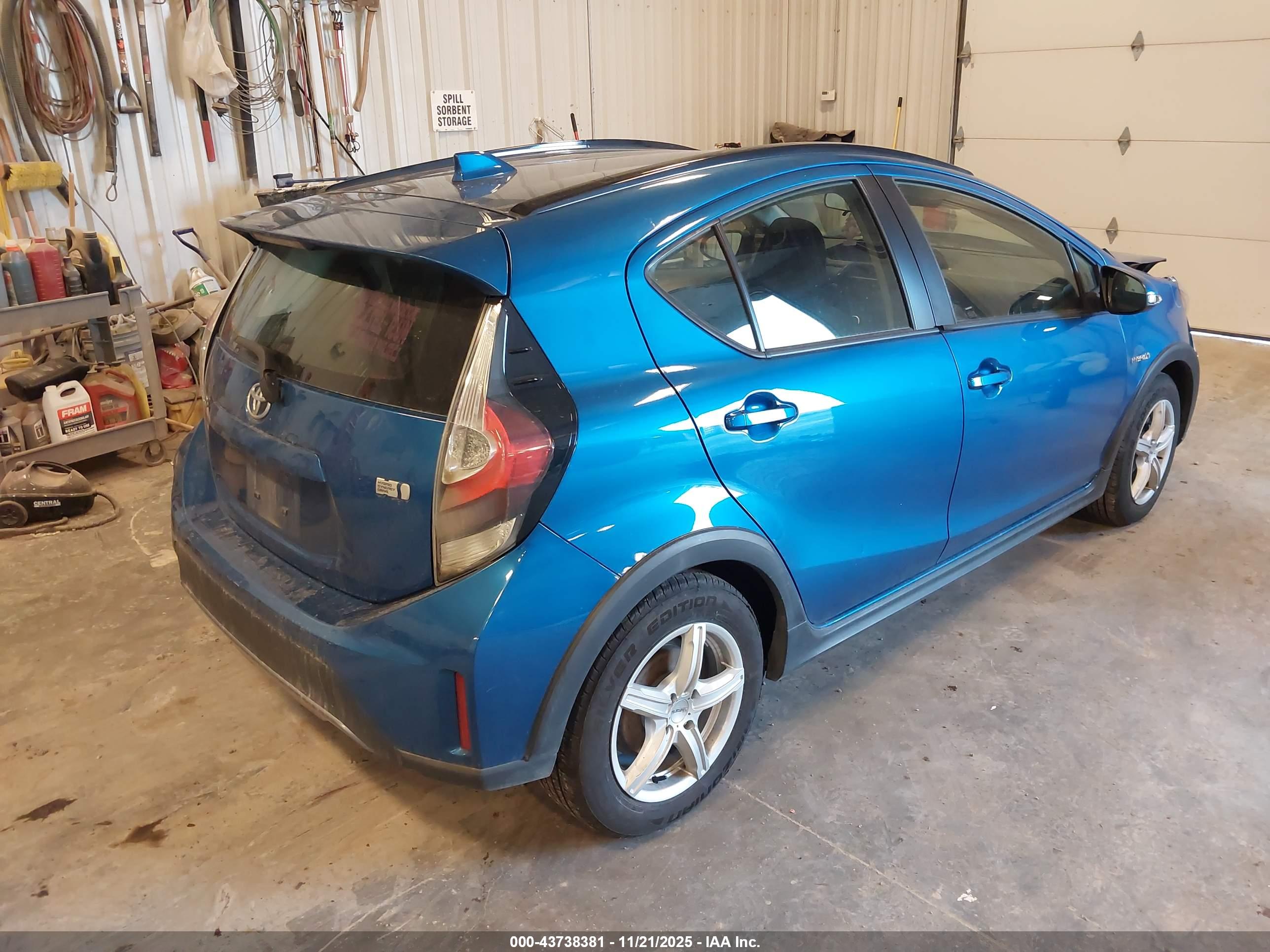 TOYOTA PRIUS image 4
