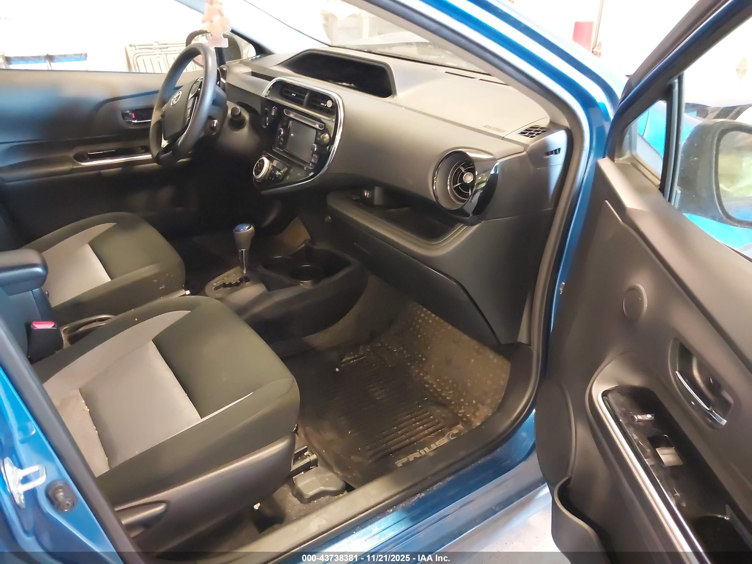 TOYOTA PRIUS image 5
