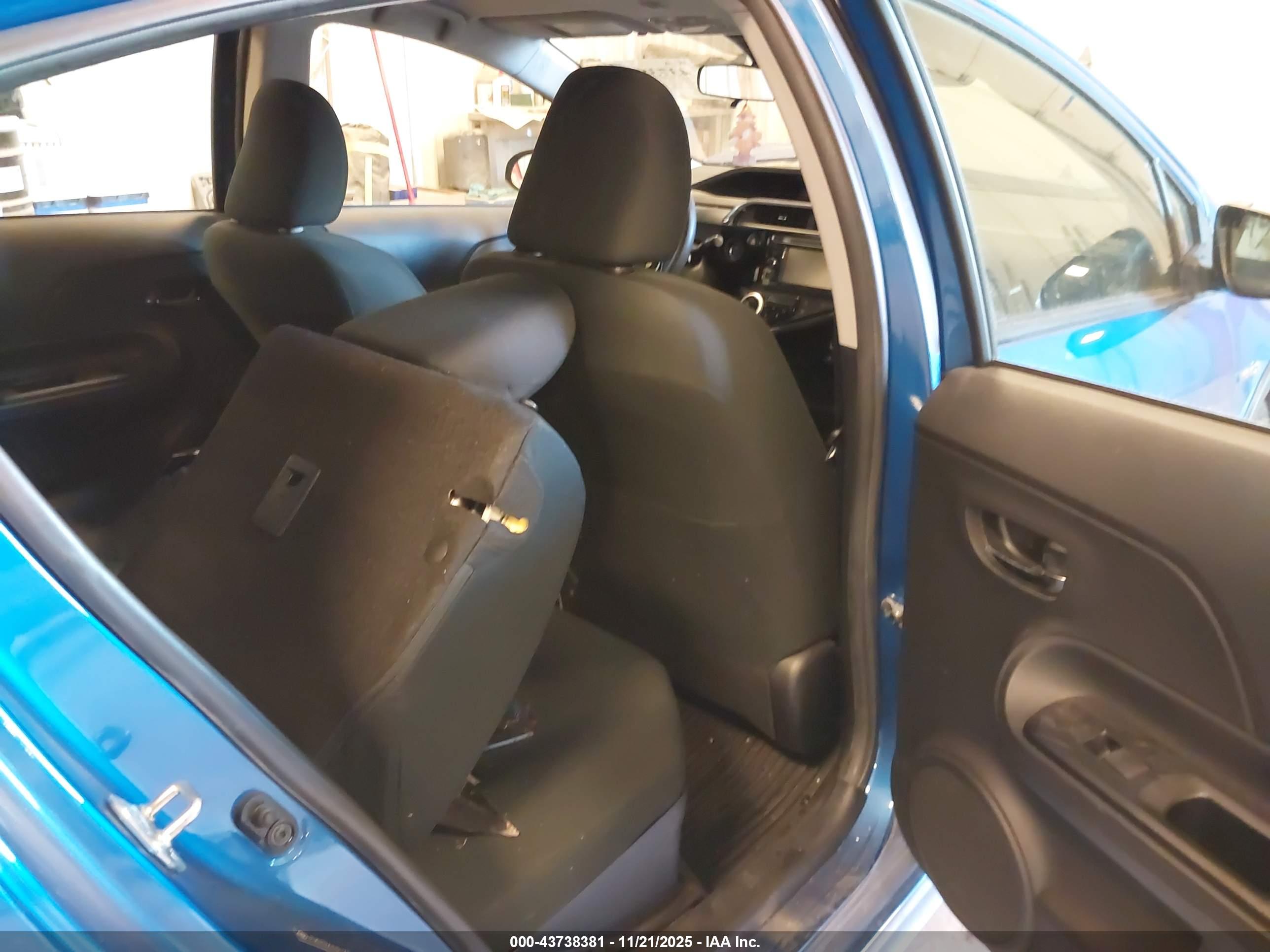 TOYOTA PRIUS image 8