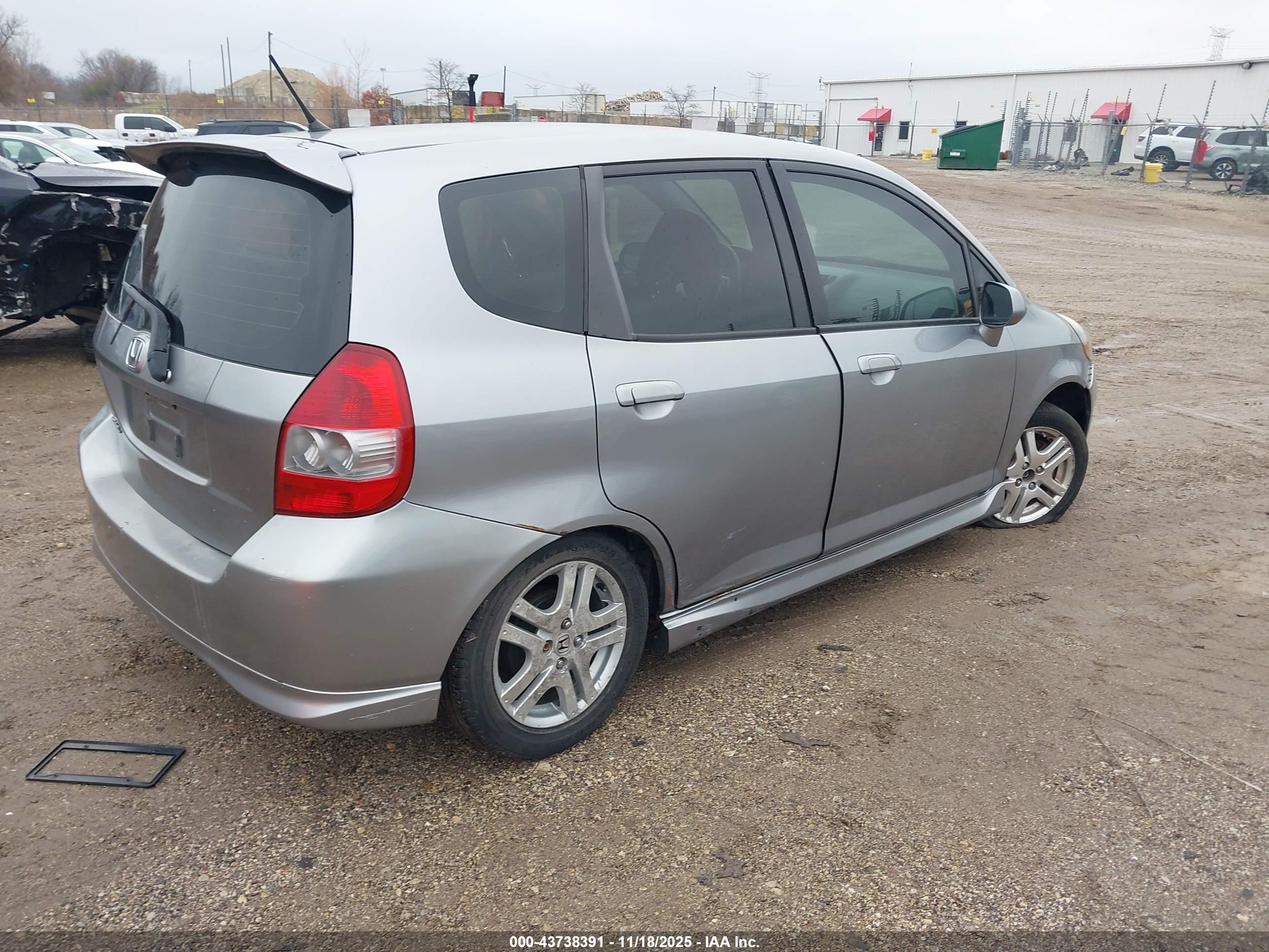 HONDA FIT image 4