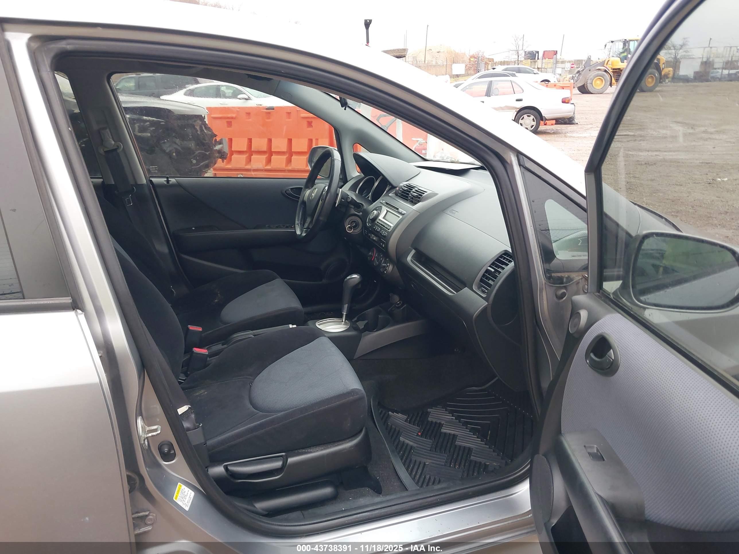 HONDA FIT image 5