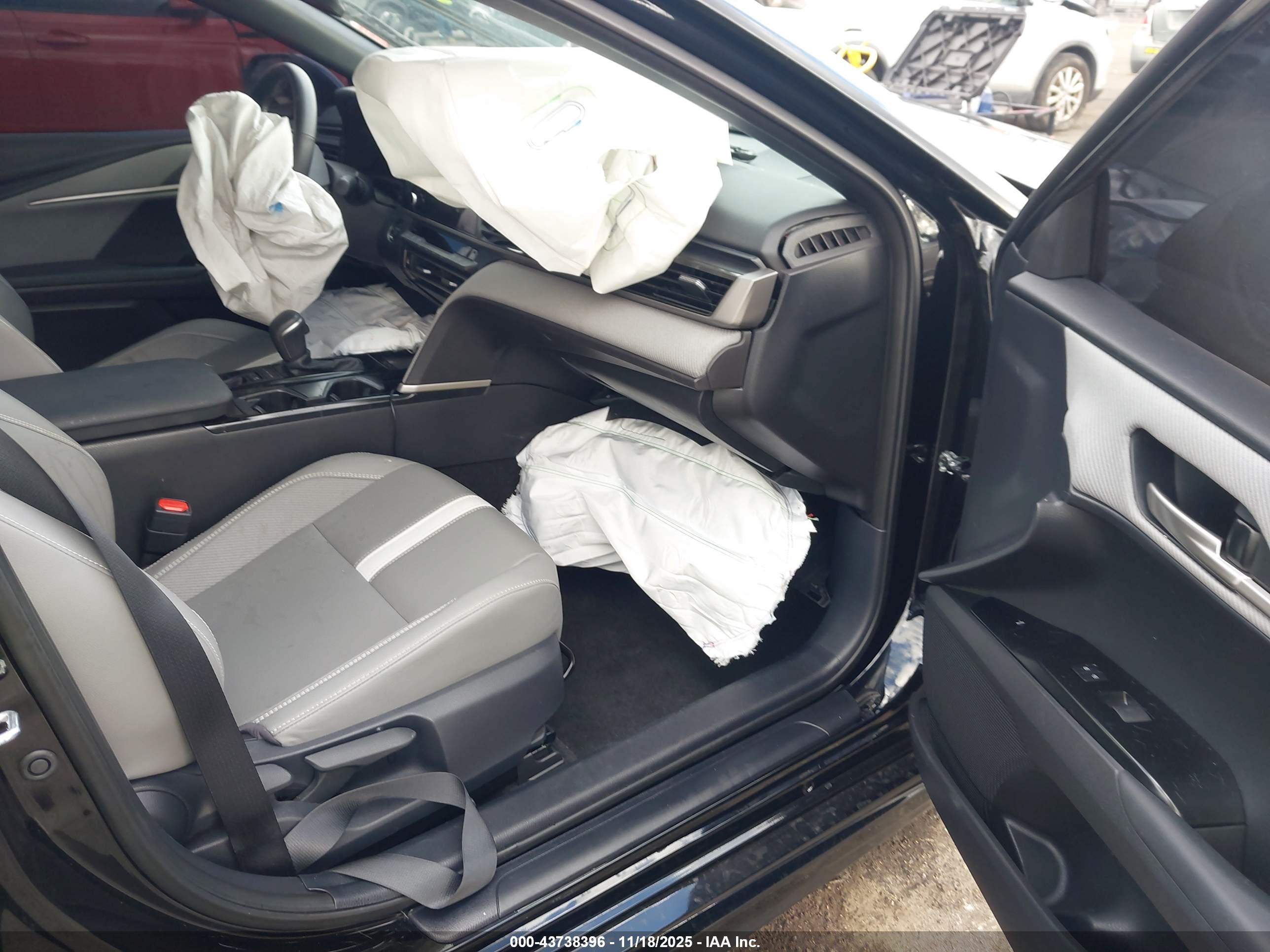 TOYOTA CAMRY image 5