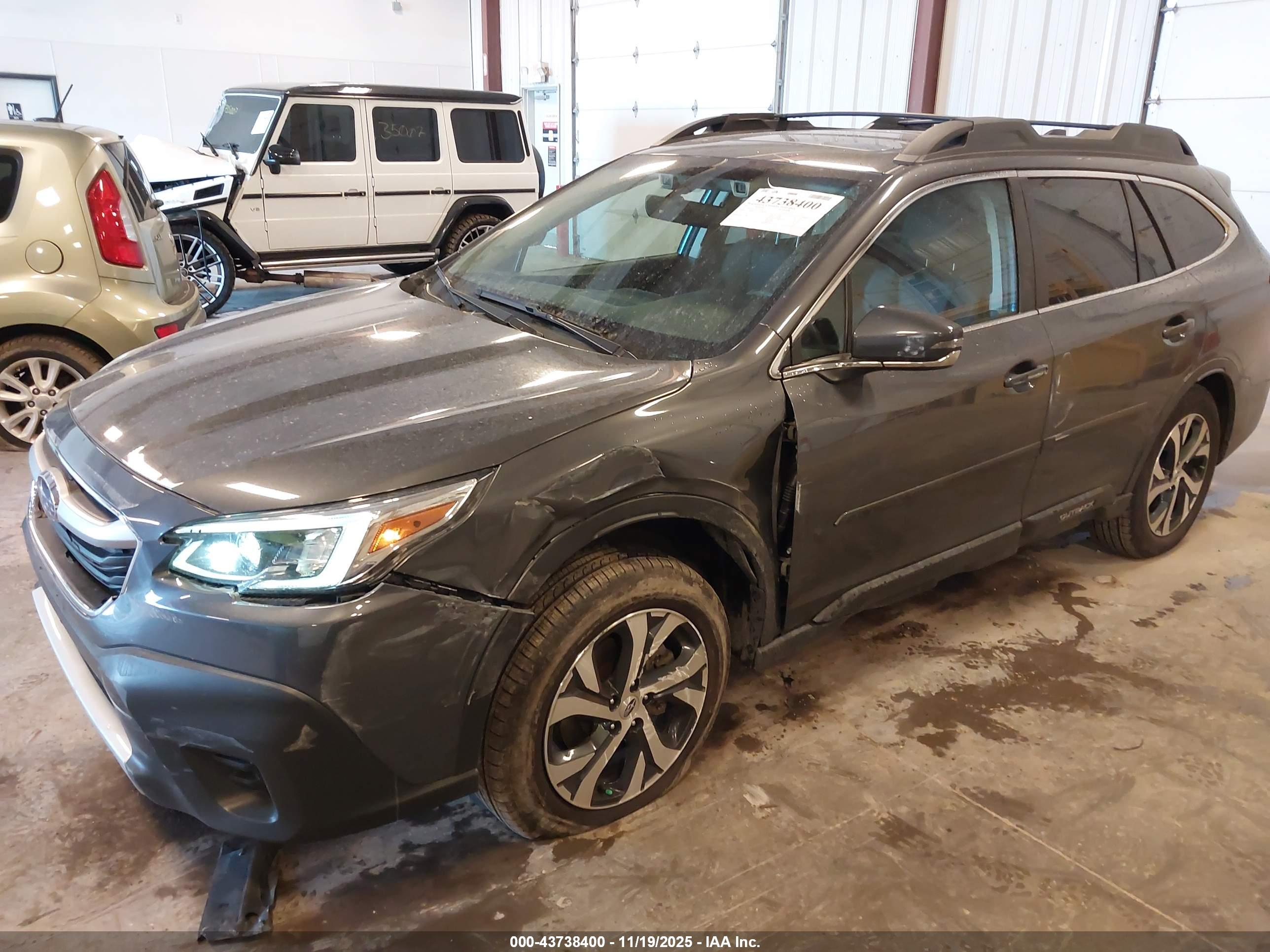 SUBARU OUTBACK image 2