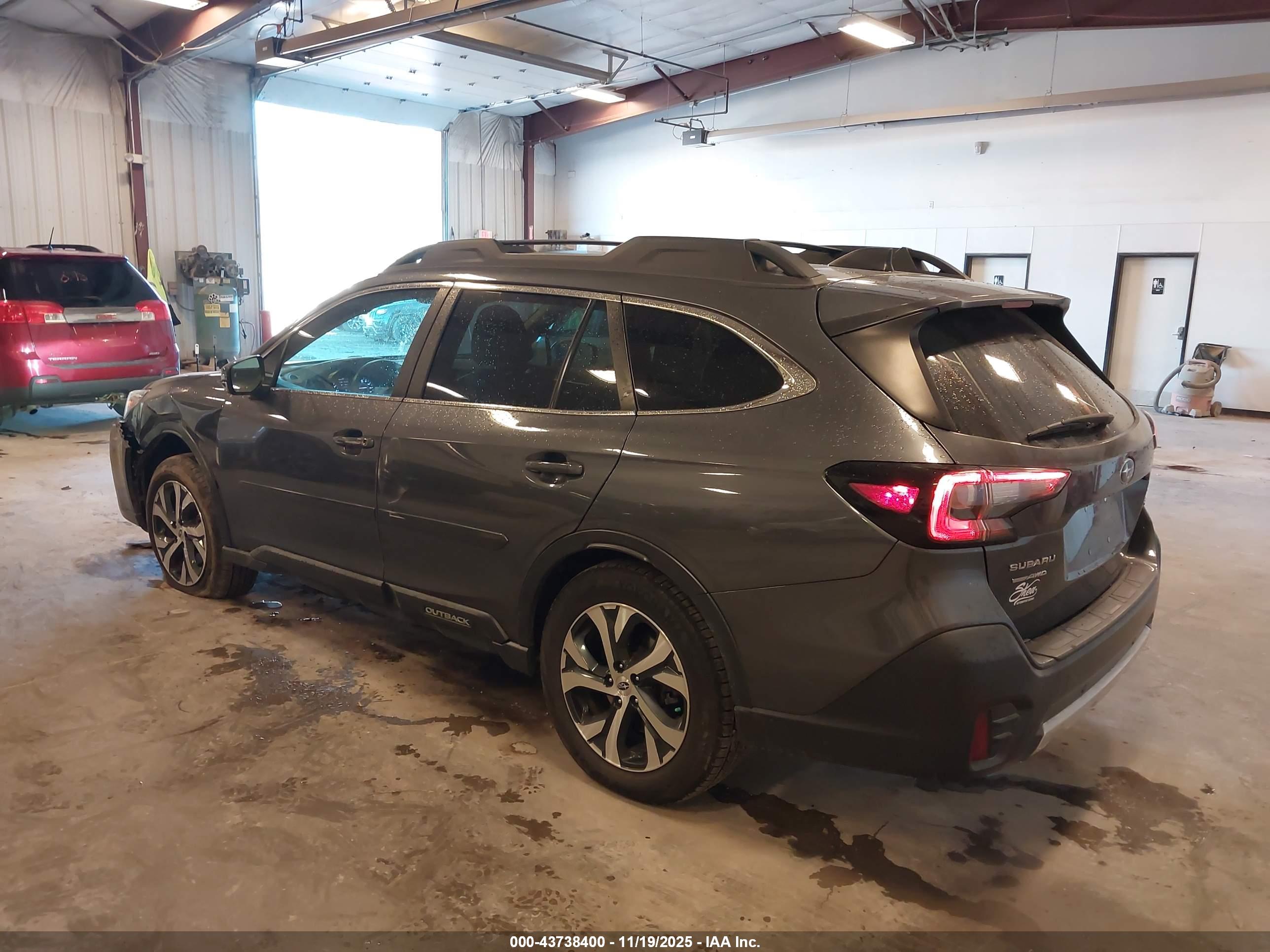 SUBARU OUTBACK image 3