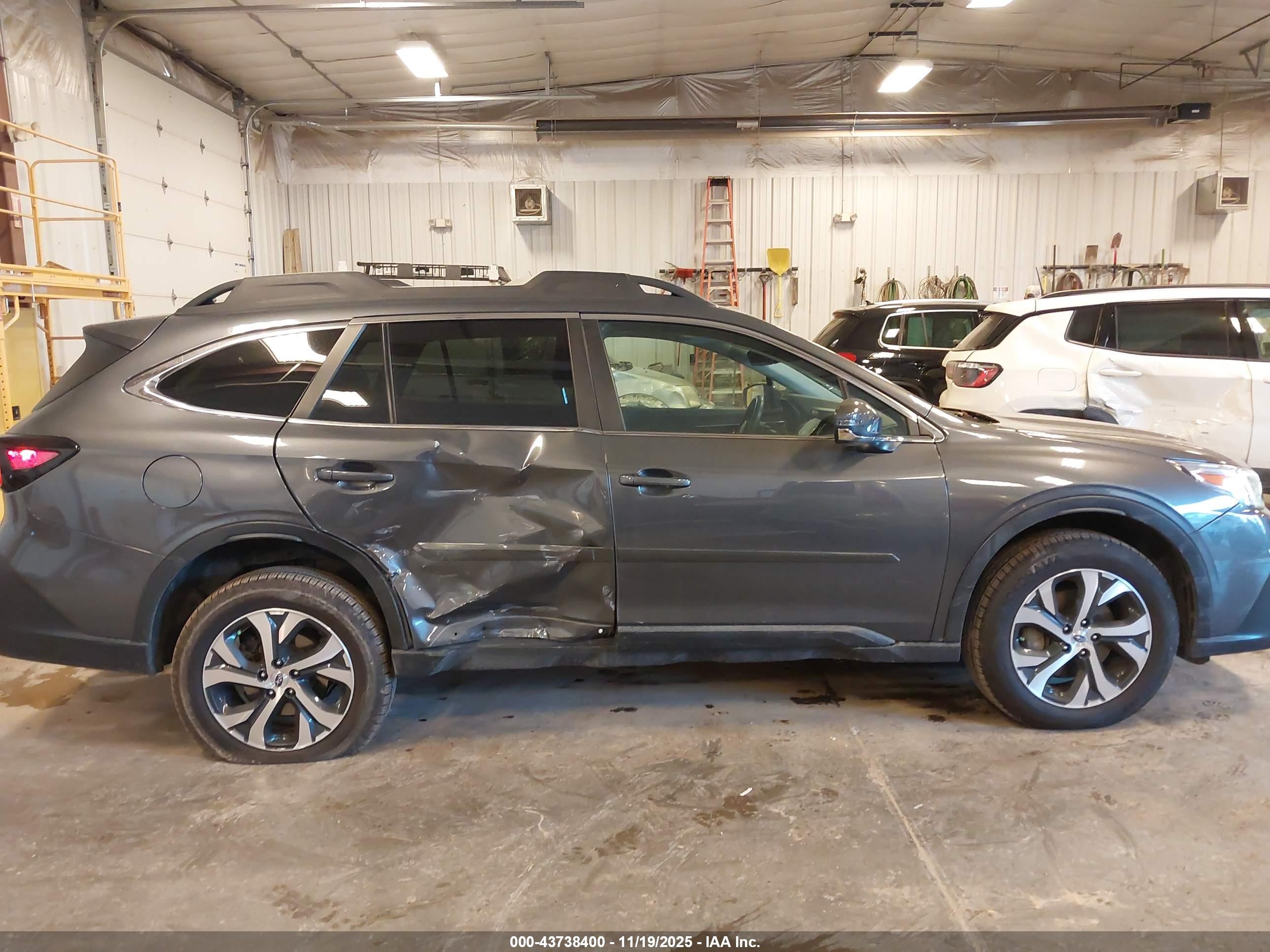 SUBARU OUTBACK image 6
