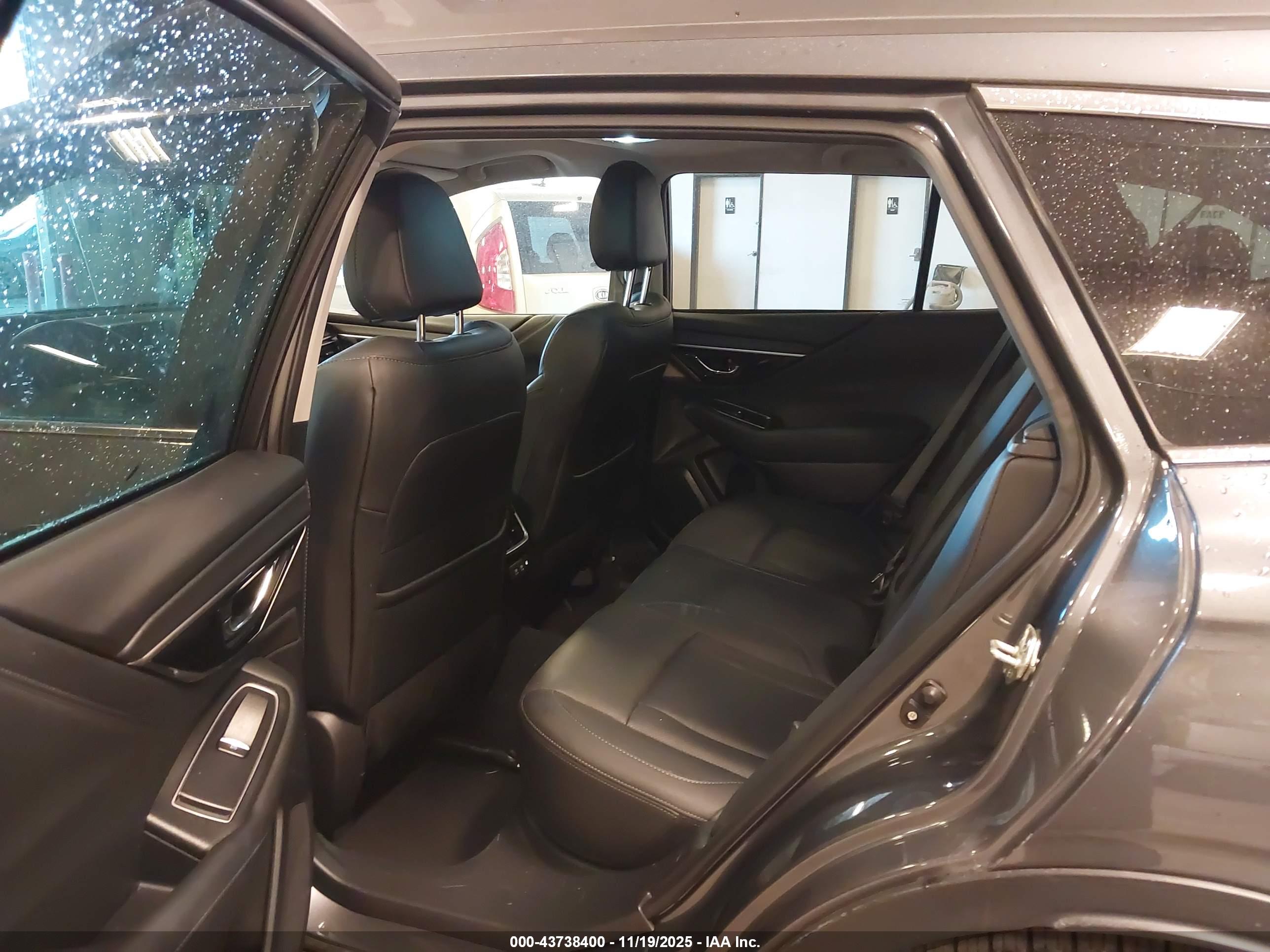 SUBARU OUTBACK image 8