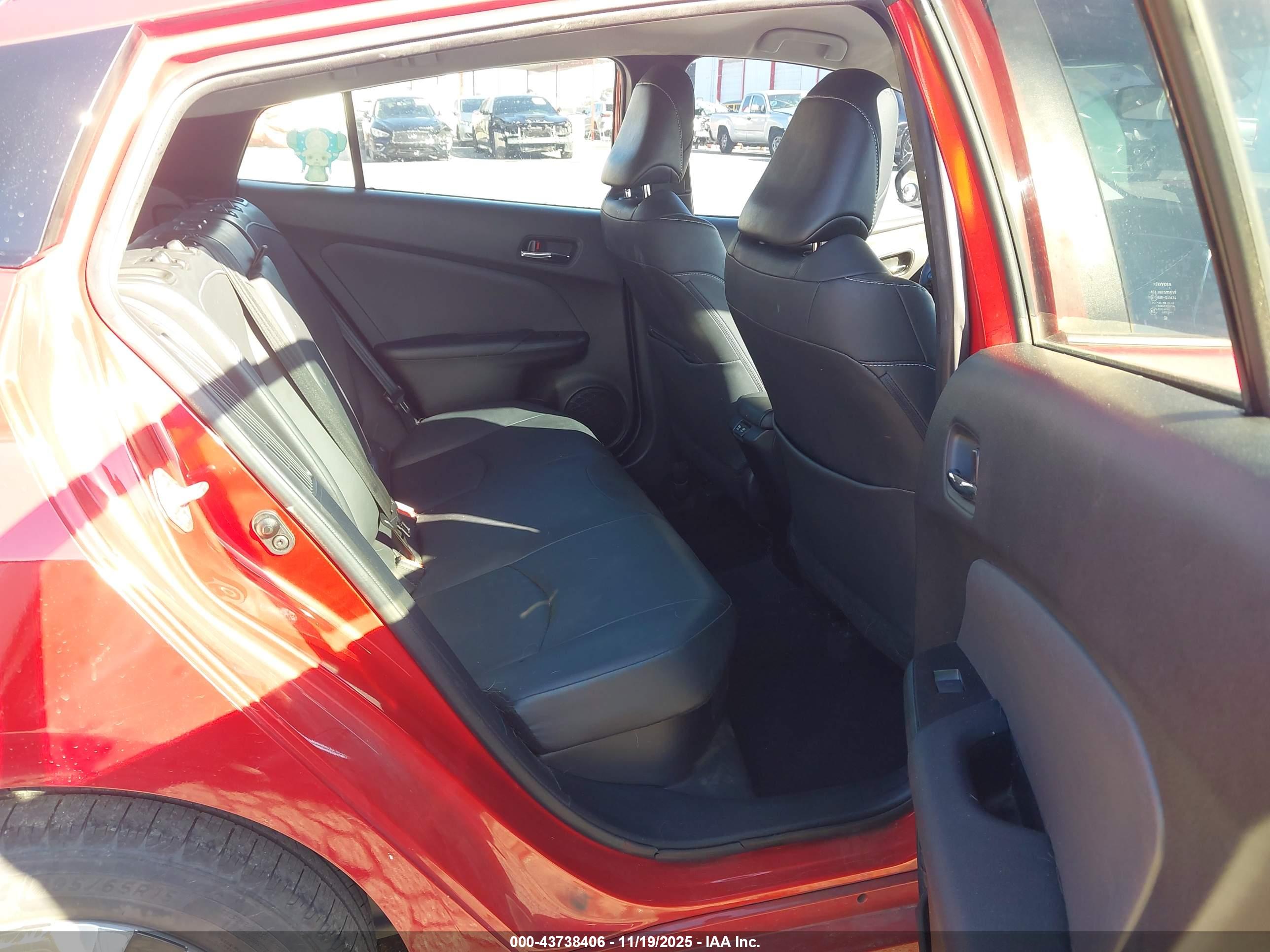 TOYOTA PRIUS image 8