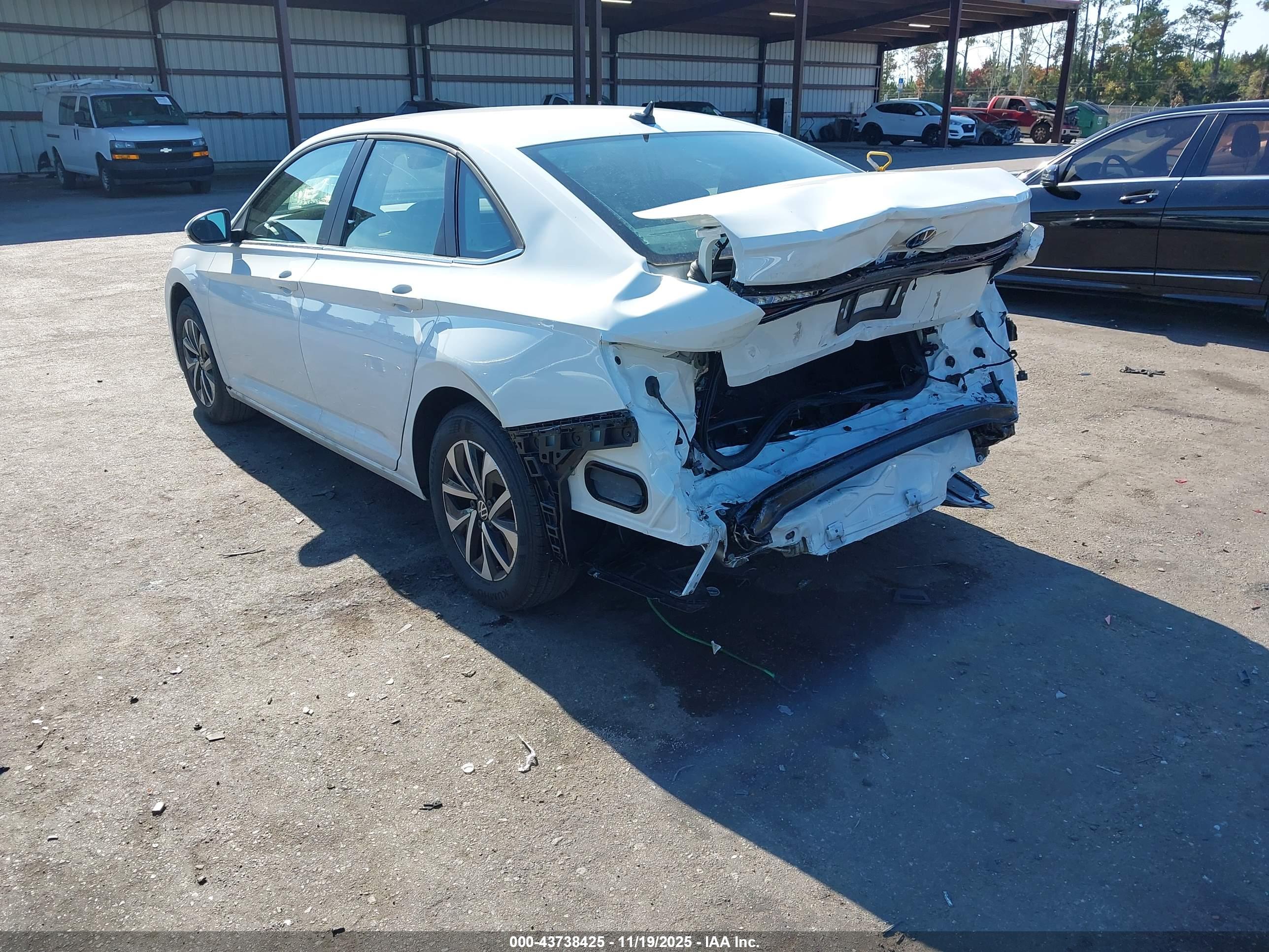 VOLKSWAGEN JETTA image 3