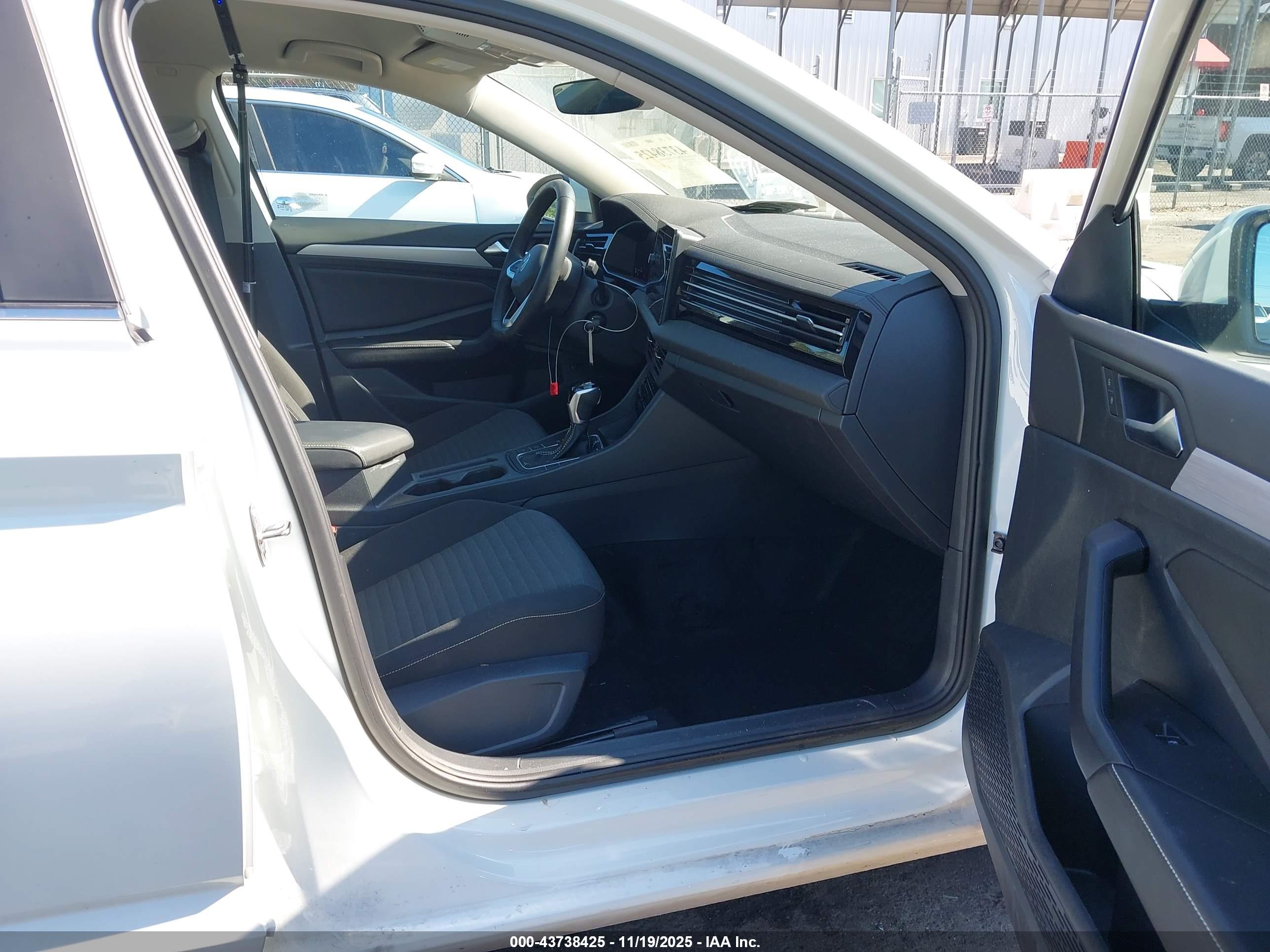 VOLKSWAGEN JETTA image 5